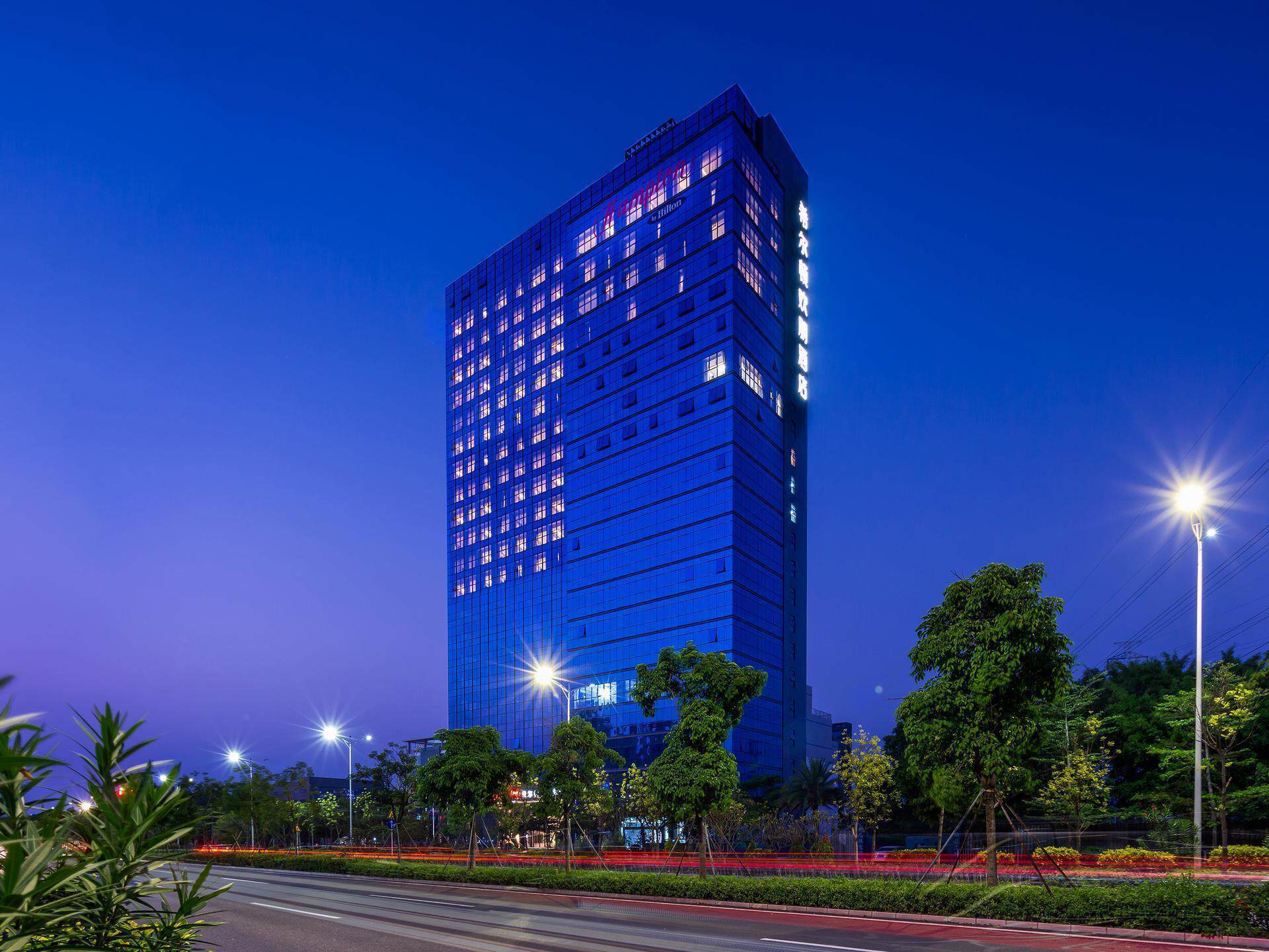 深圳坪山高铁站希尔顿欢朋酒店