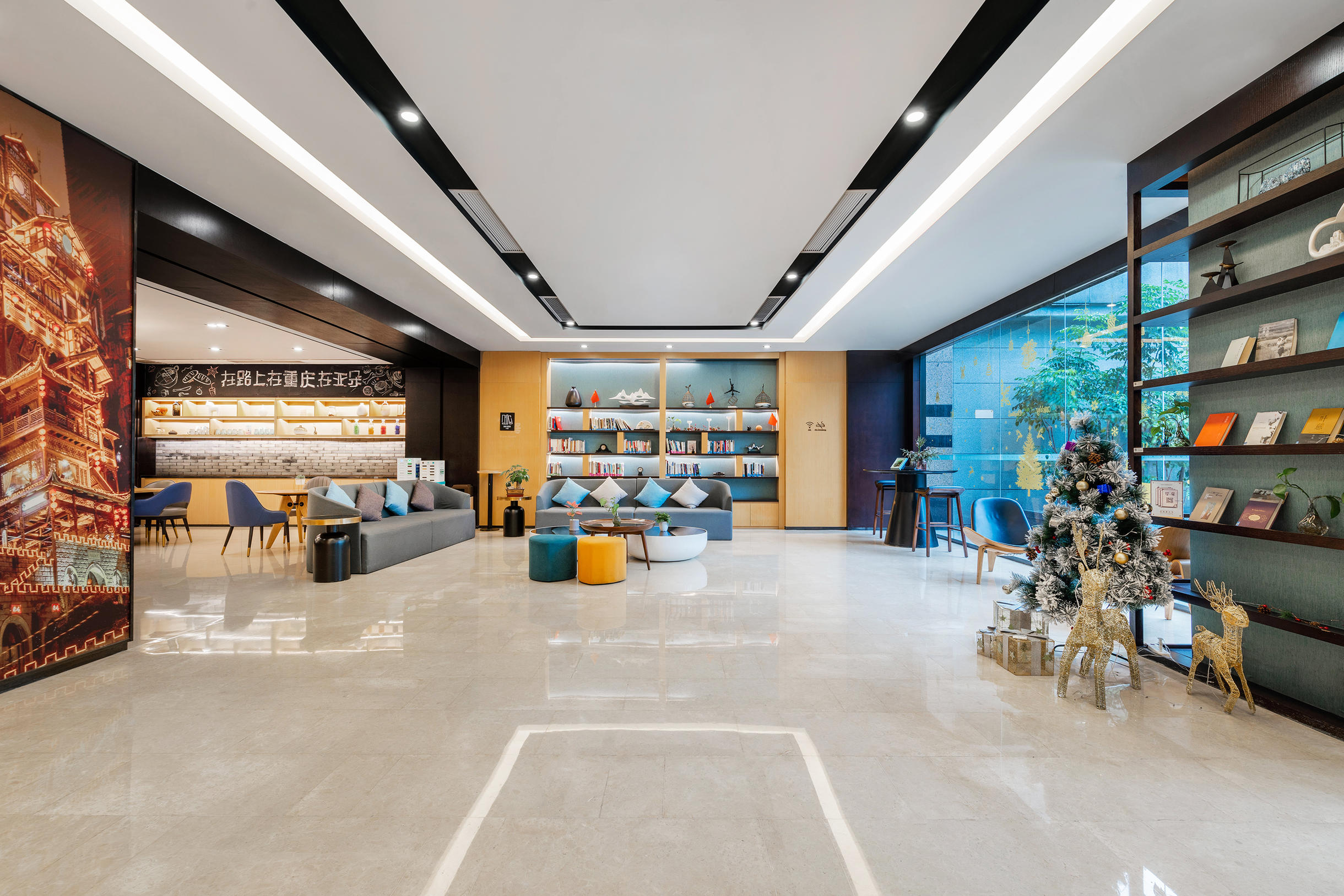 重庆解放碑八一广场亚朵酒店