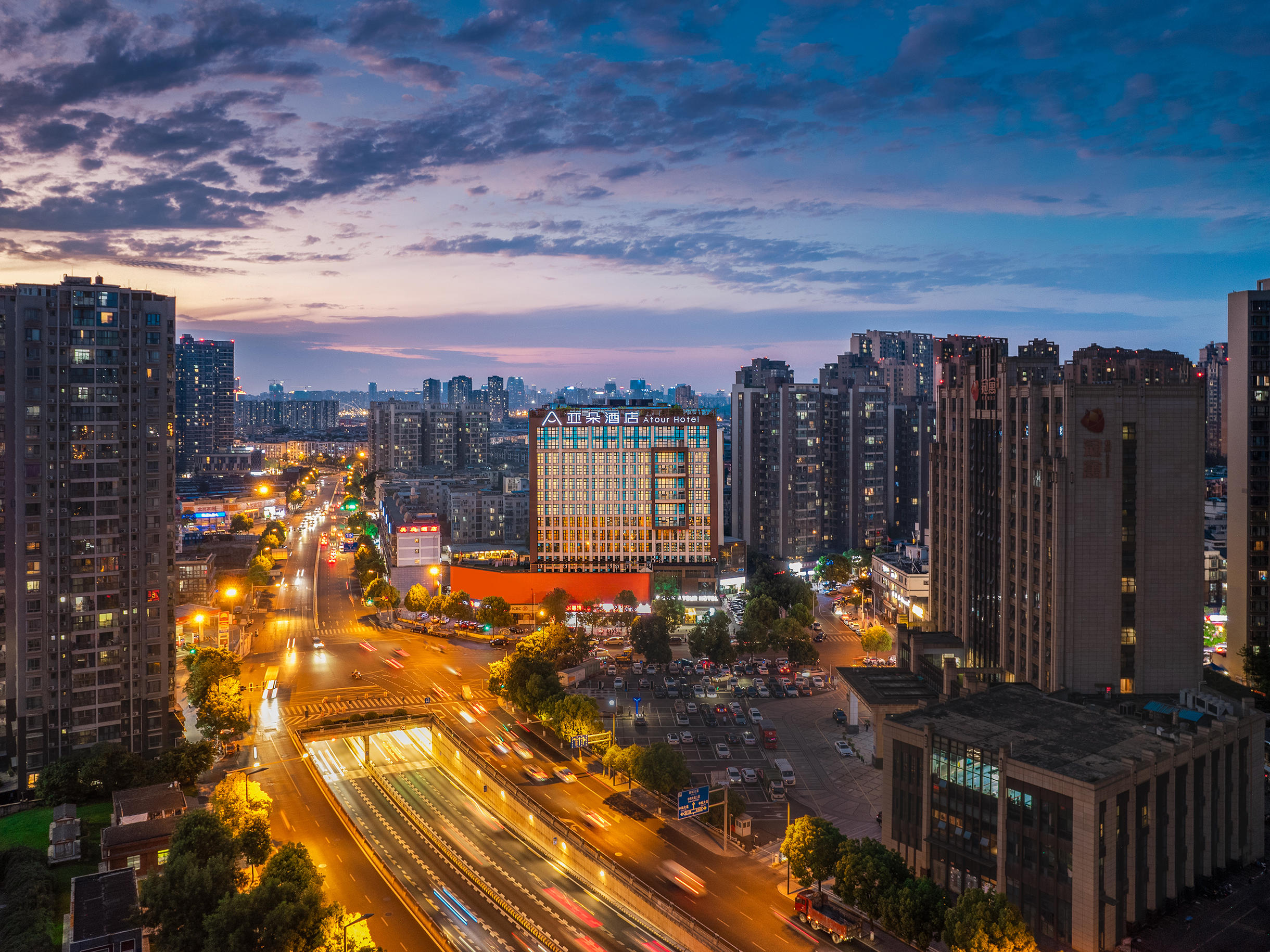 成都新会展张家寺地铁站亚朵酒店