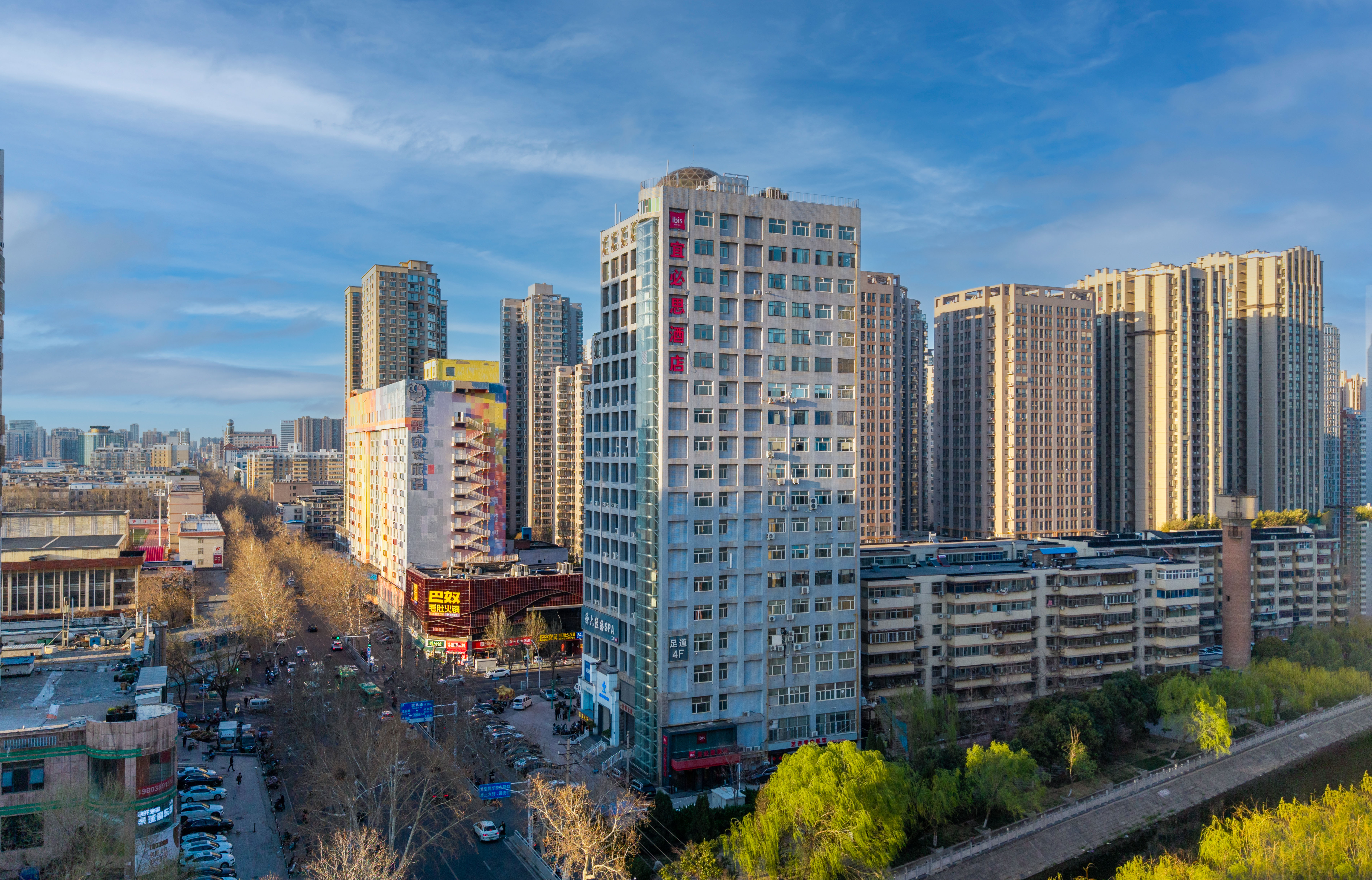 宜必思郑州博览中心地铁站酒店