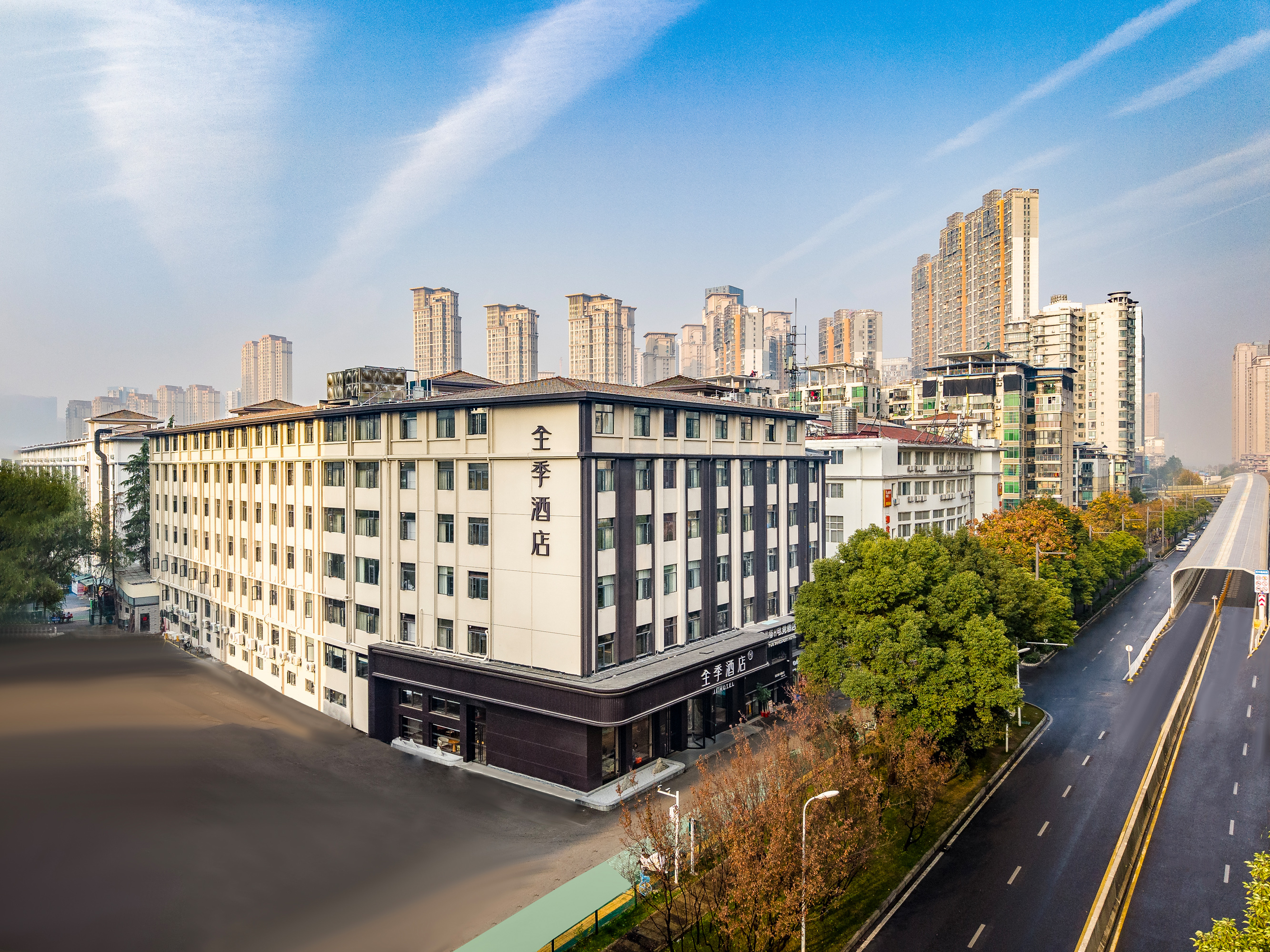 全季武汉湖北大学沙湖大桥酒店