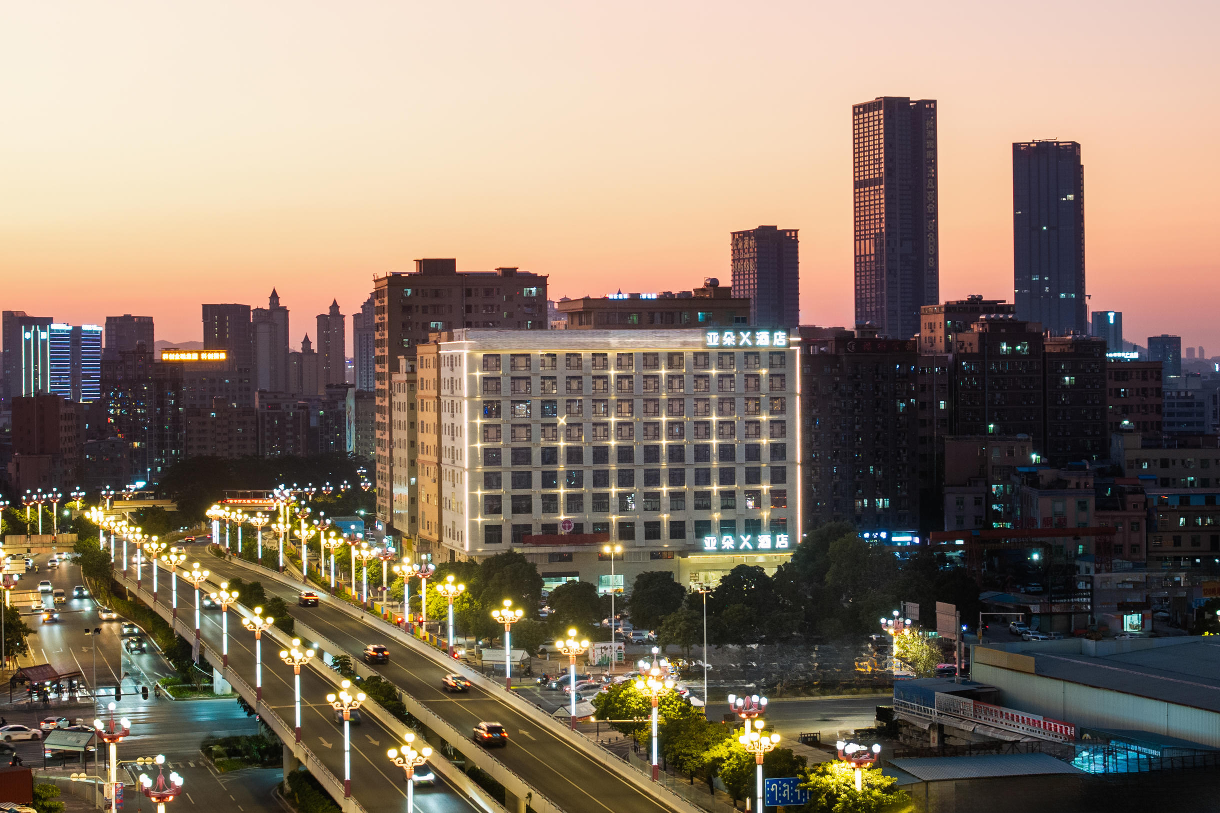 东莞大朗松山湖北站亚朵X酒店