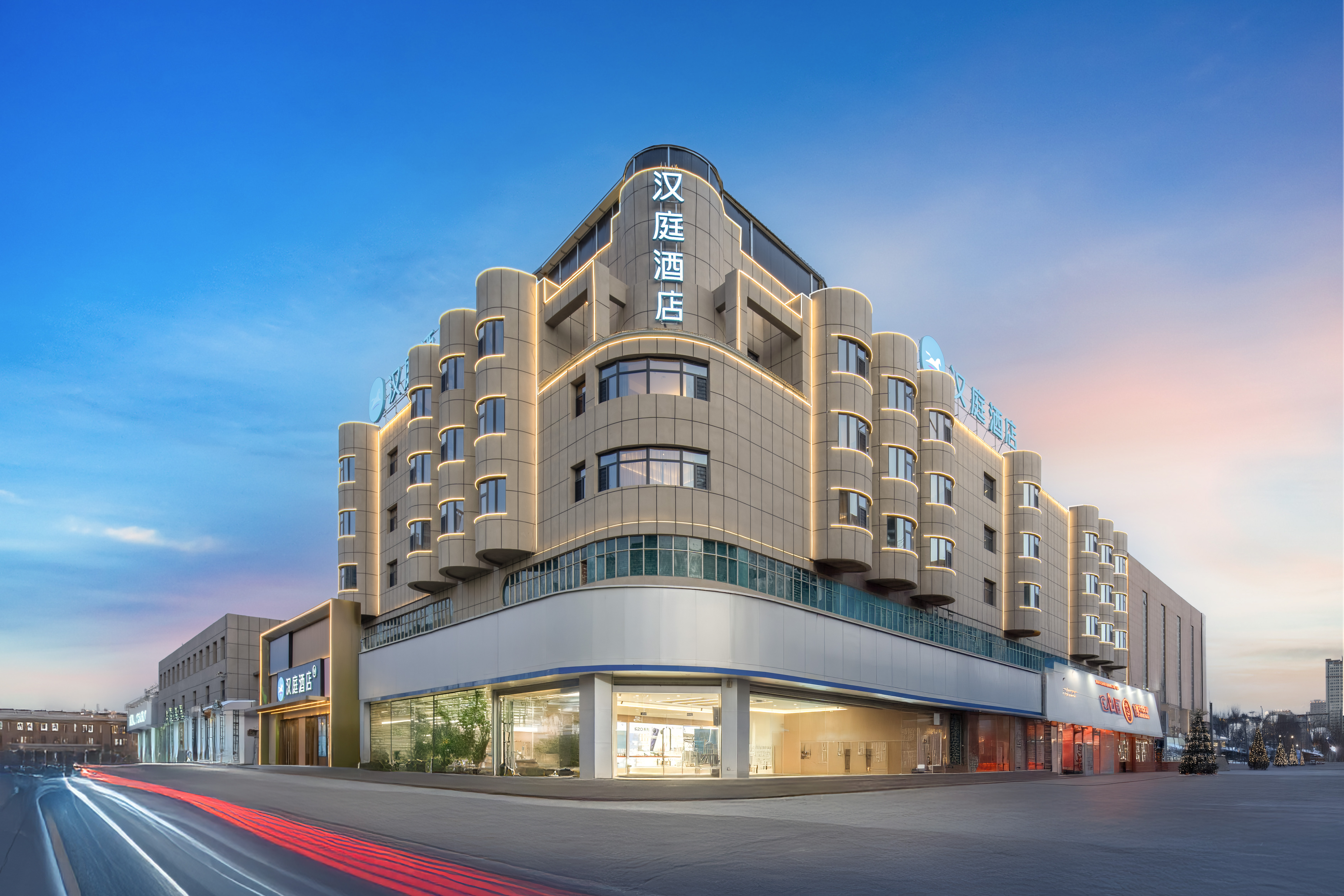 汉庭格尔木八一中路昆仑广场酒店