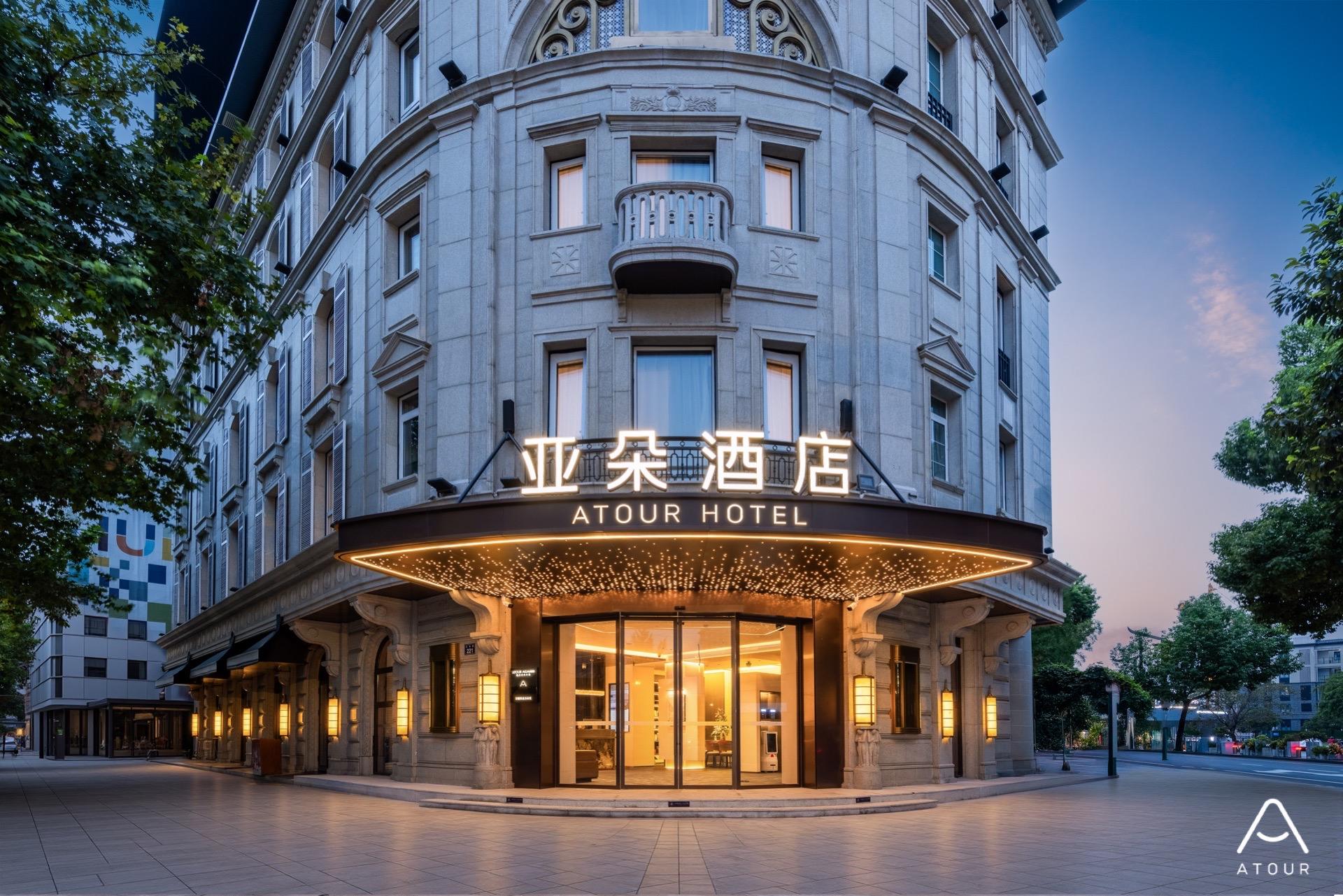 杭州西湖湖滨龙翔桥地铁站亚朵酒店