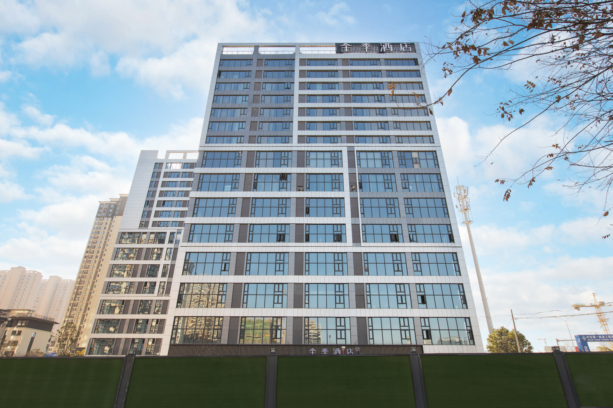 全季武汉光谷六路地铁站酒店