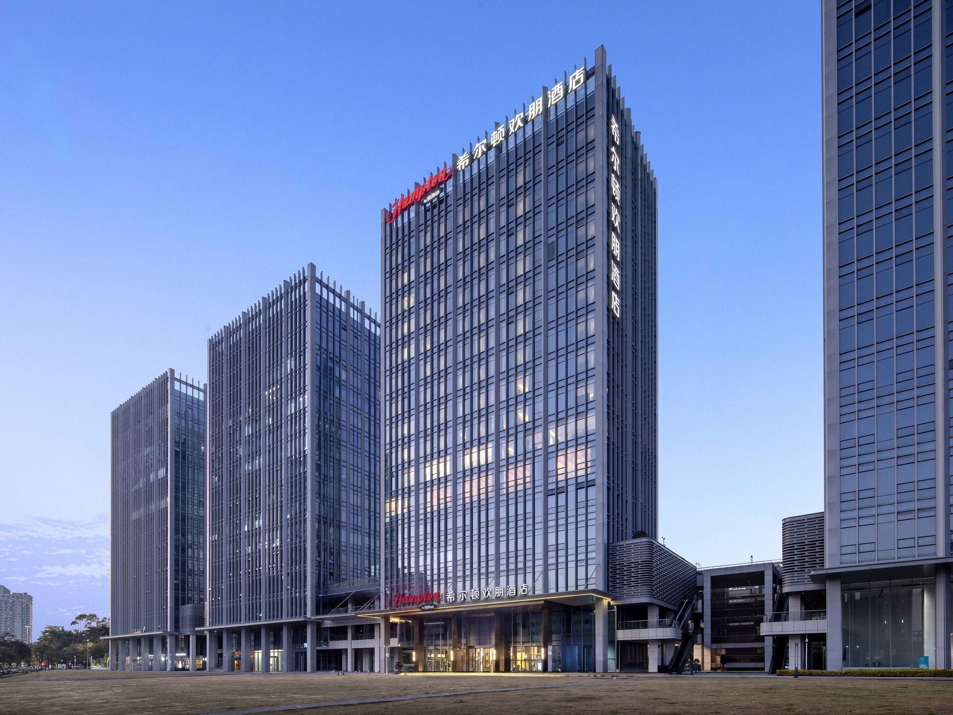 深圳龙华大浪商业中心希尔顿欢朋酒店