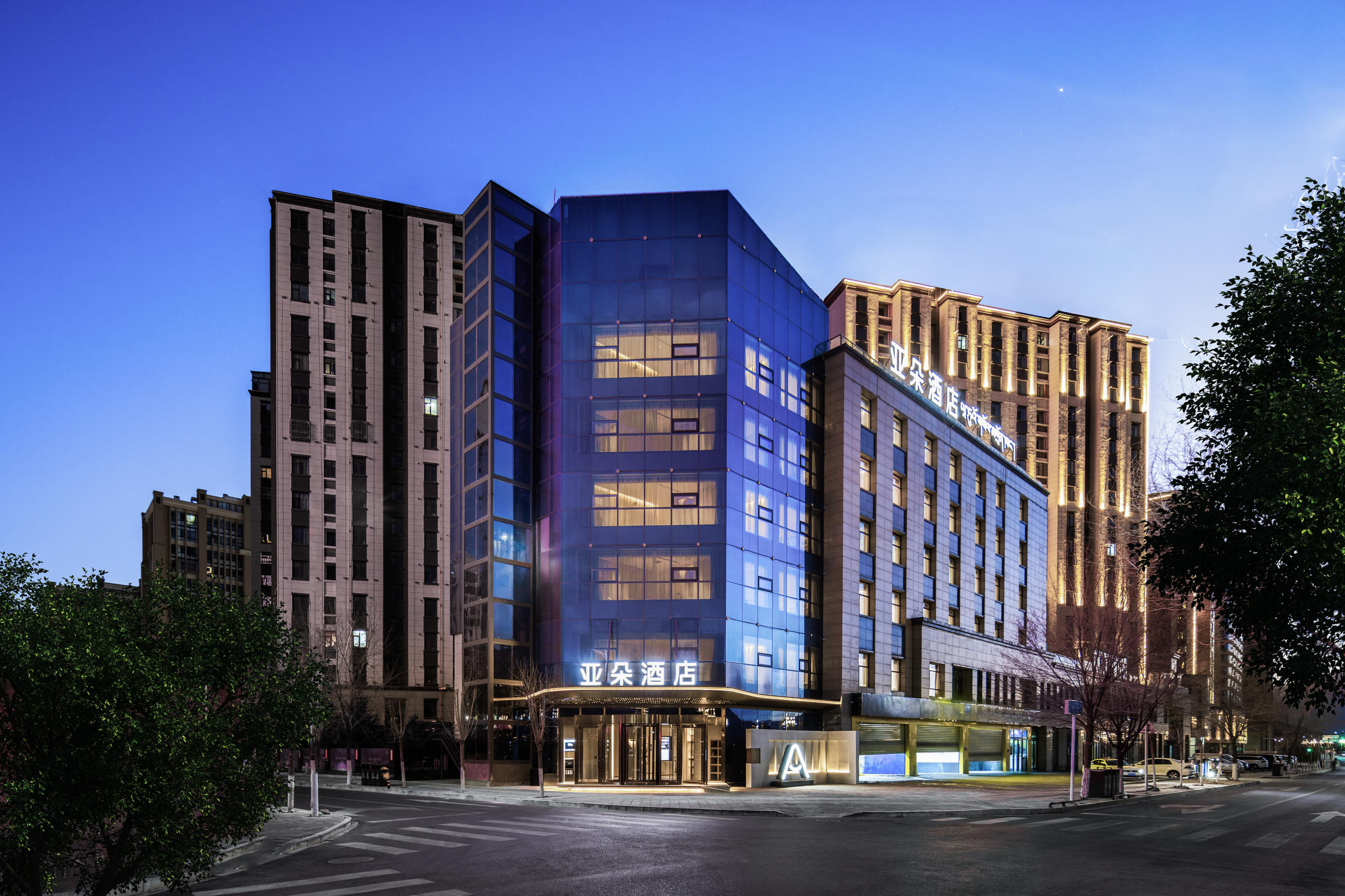 拉萨火车站王府井亚朵酒店