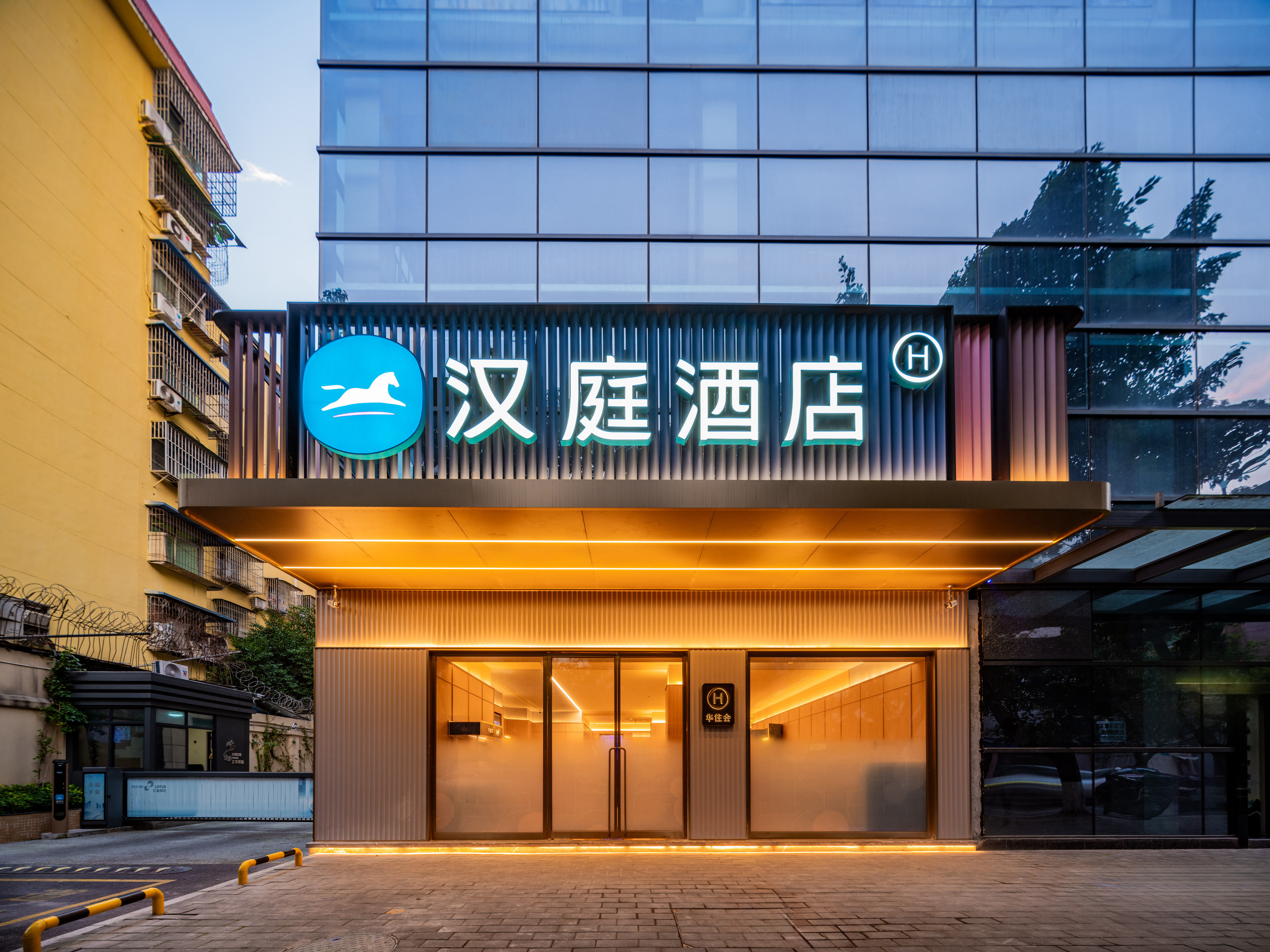 汉庭绵阳火车站涪城万达酒店