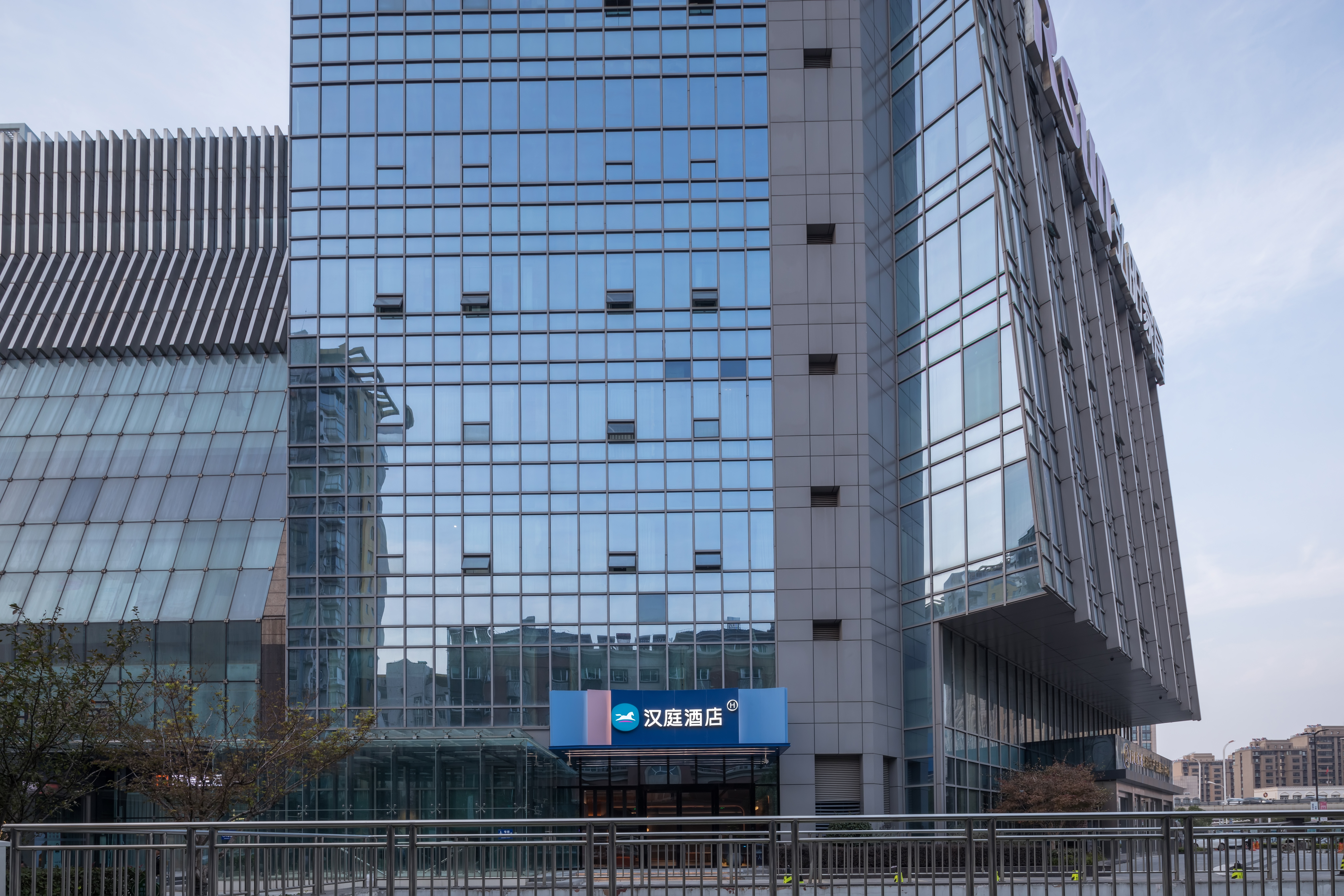 汉庭南京百家湖胜太路地铁站酒店