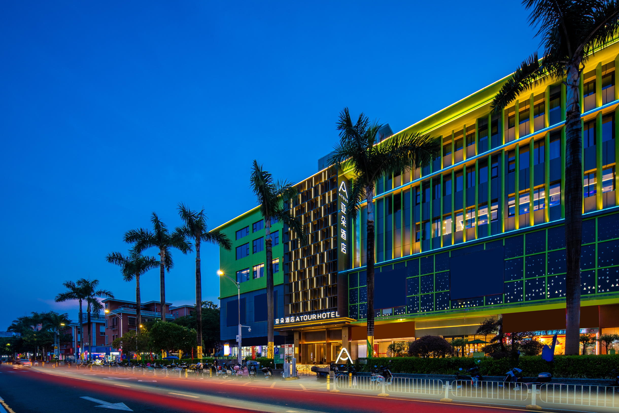 深圳坪山坑梓地铁站亚朵酒店