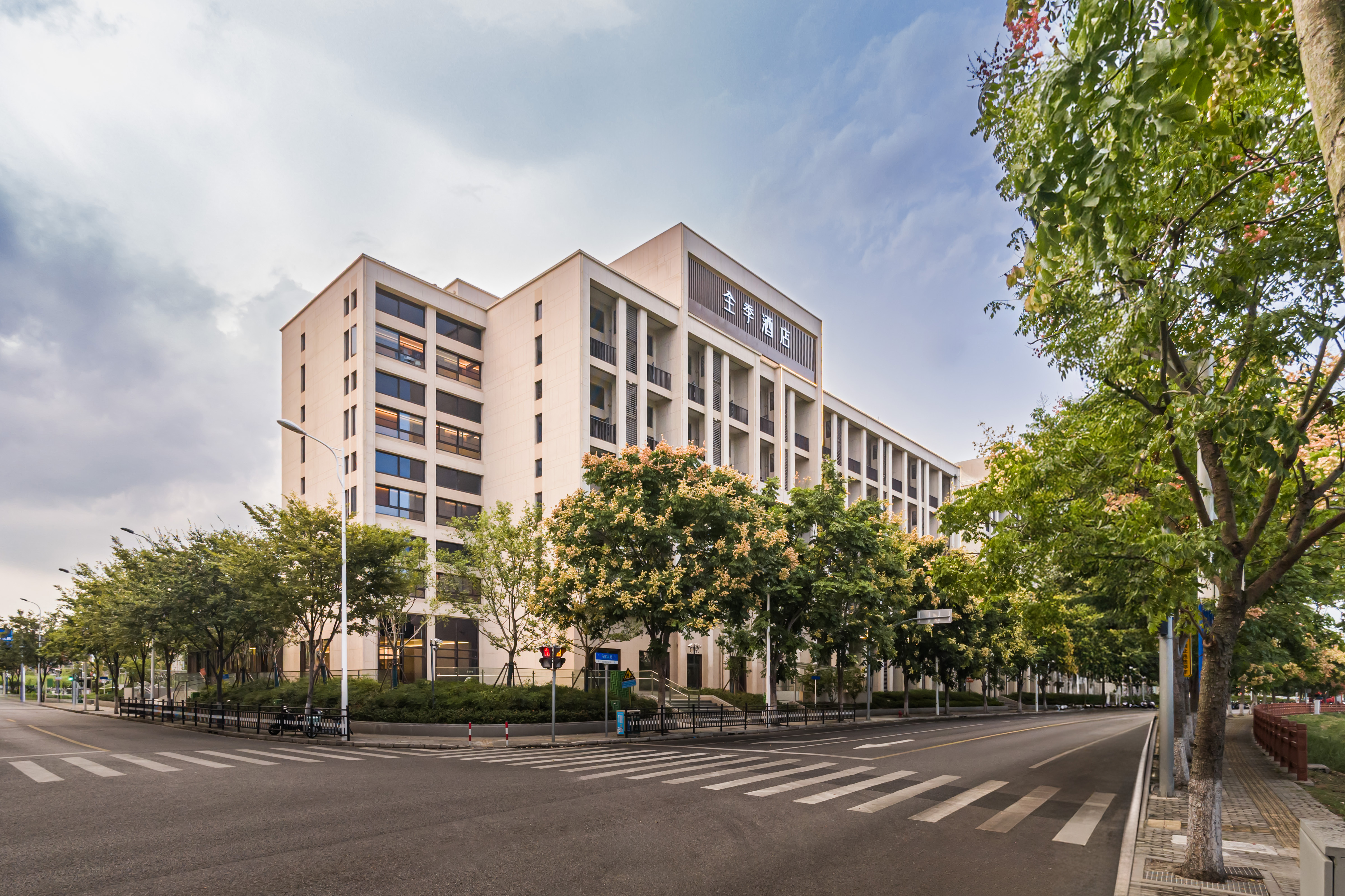 全季上海松江佘山旭辉里酒店