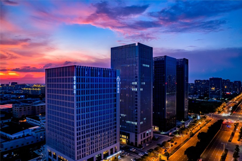 慈溪市中心环创爱琴海亚朵酒店