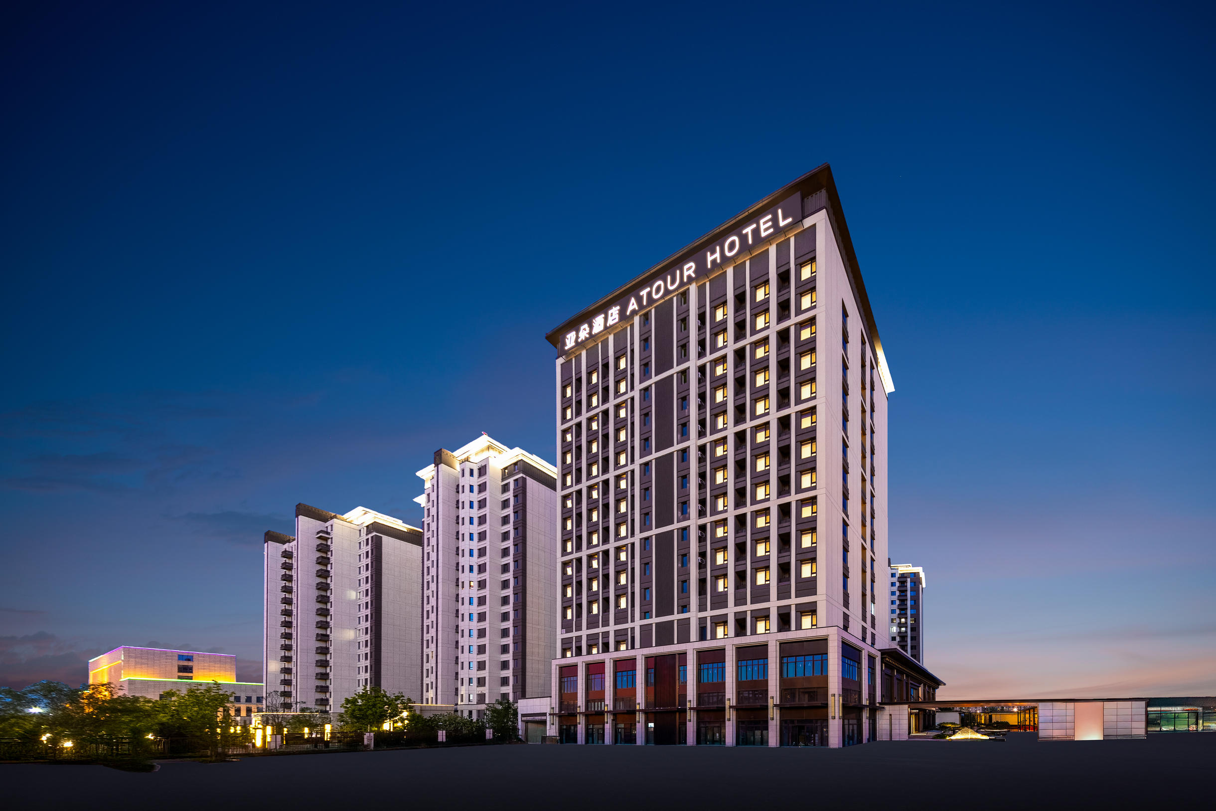 呼和浩特内蒙古政府敕勒川大街亚朵酒店