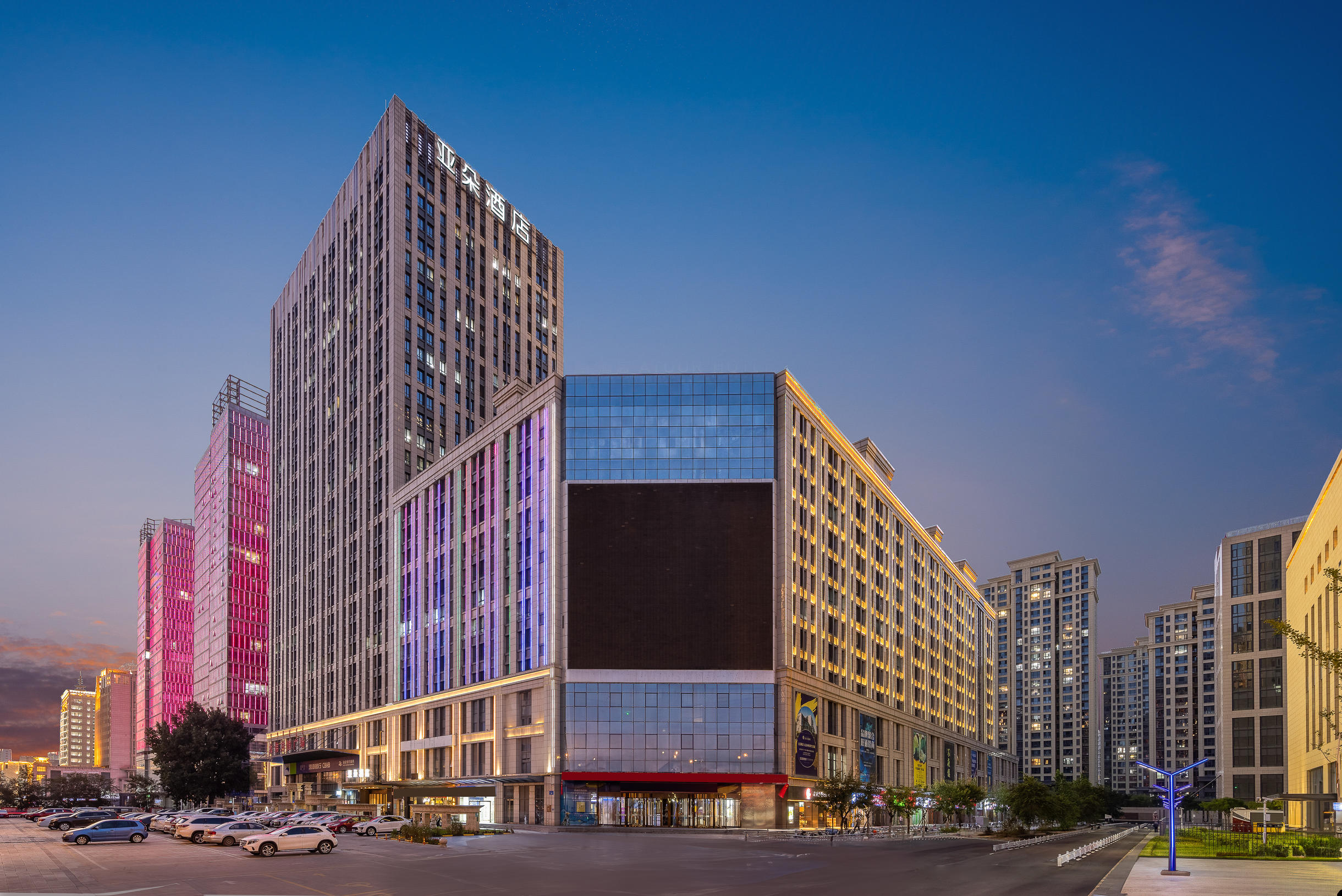 呼和浩特摩尔城新华大街亚朵酒店