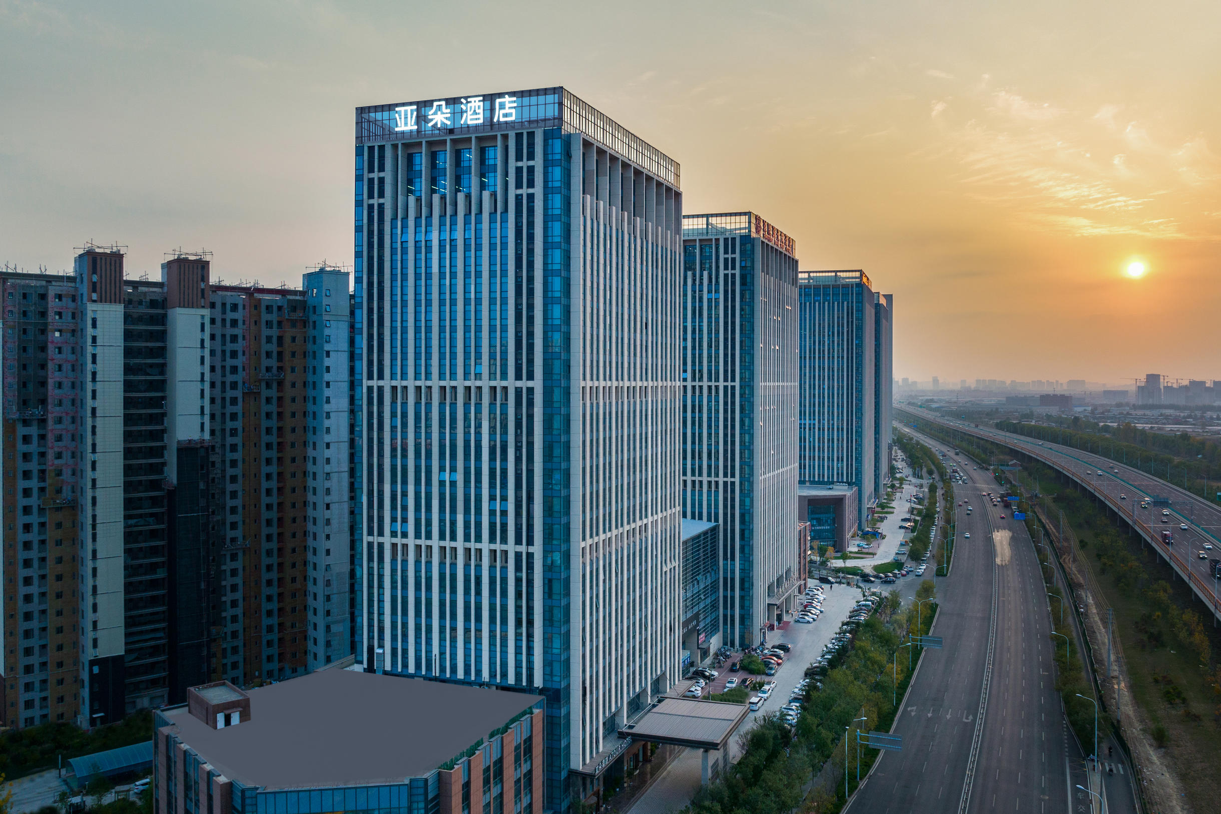 济南华山环宇城亚朵酒店