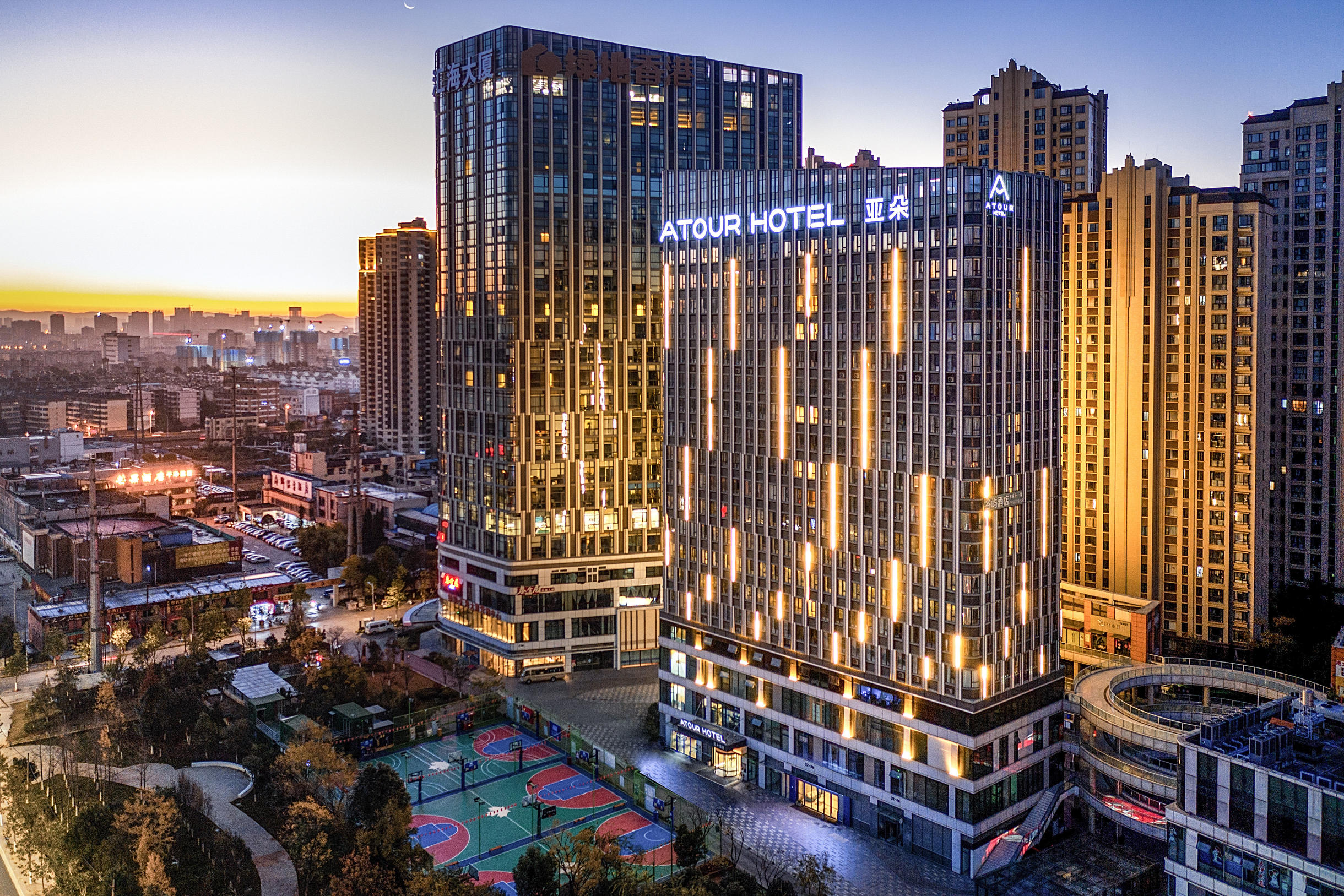 昆明火车站西山万达广场亚朵酒店