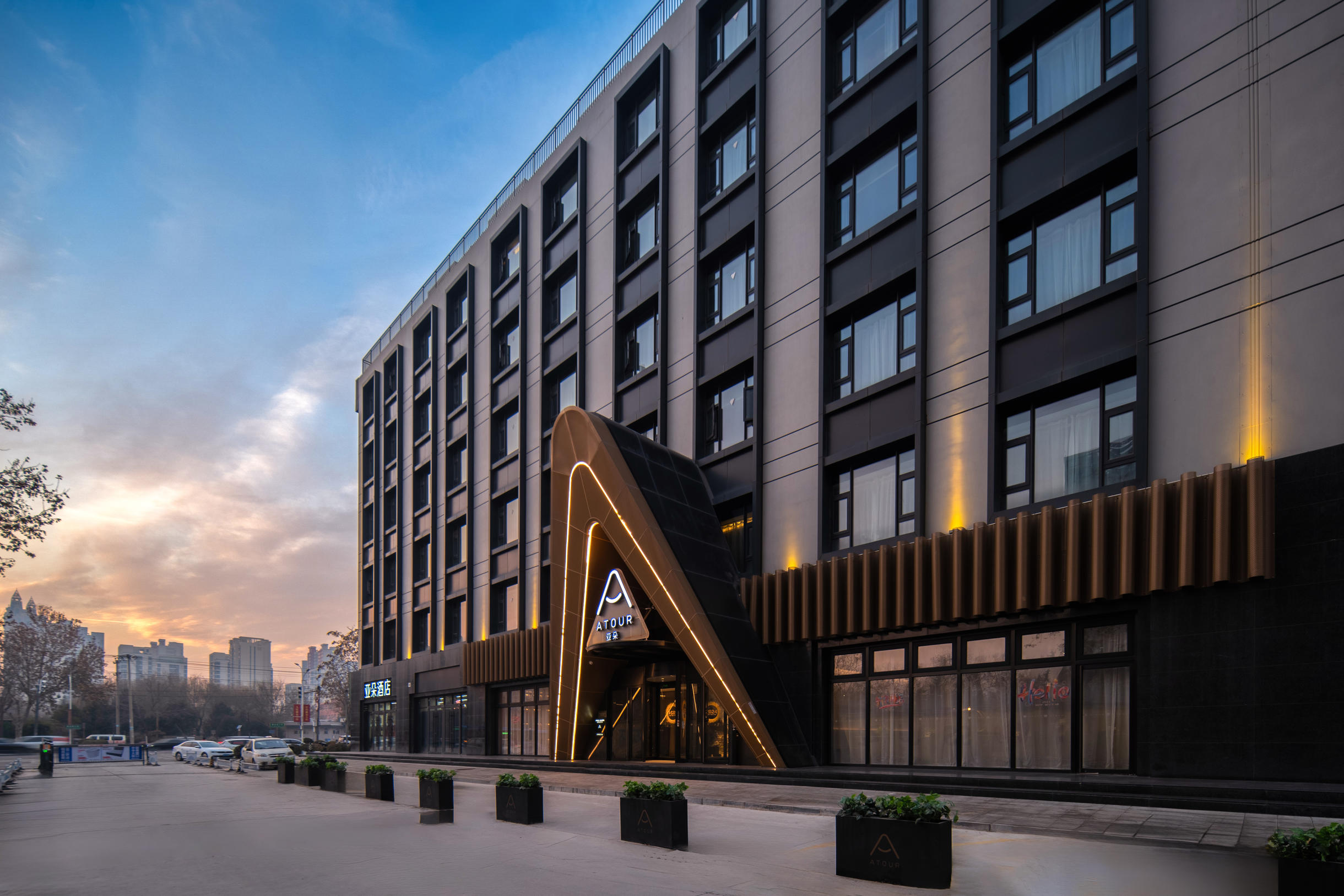 石家庄火车站建设南大街亚朵酒店