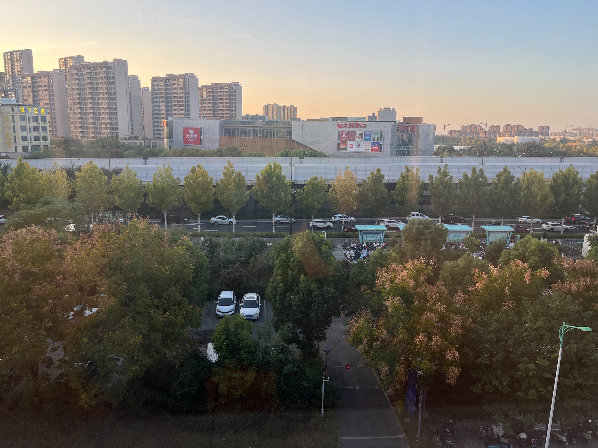 全季南京六合龙池地铁站酒店