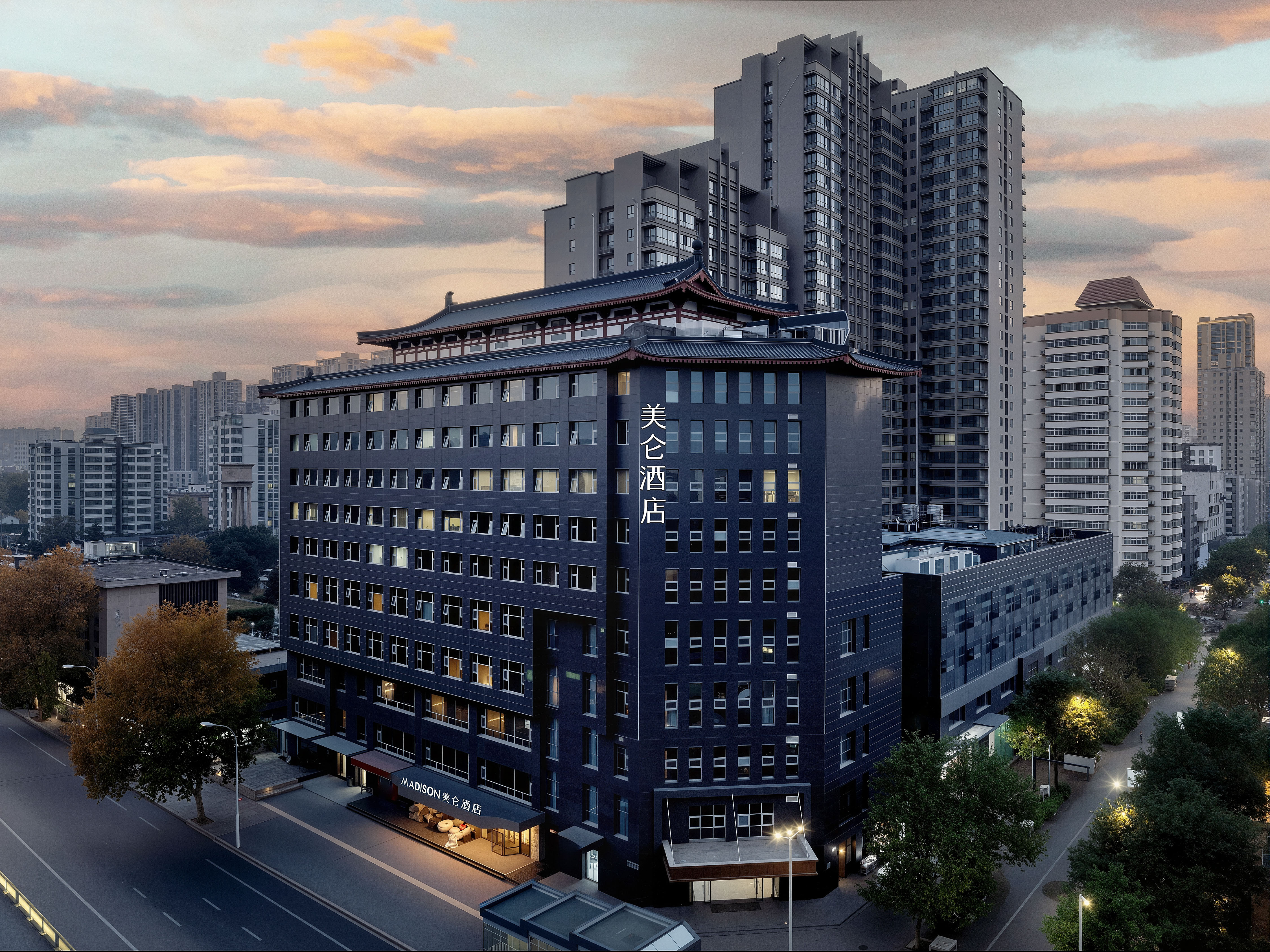 西安古城墙安定门地铁站美仑酒店