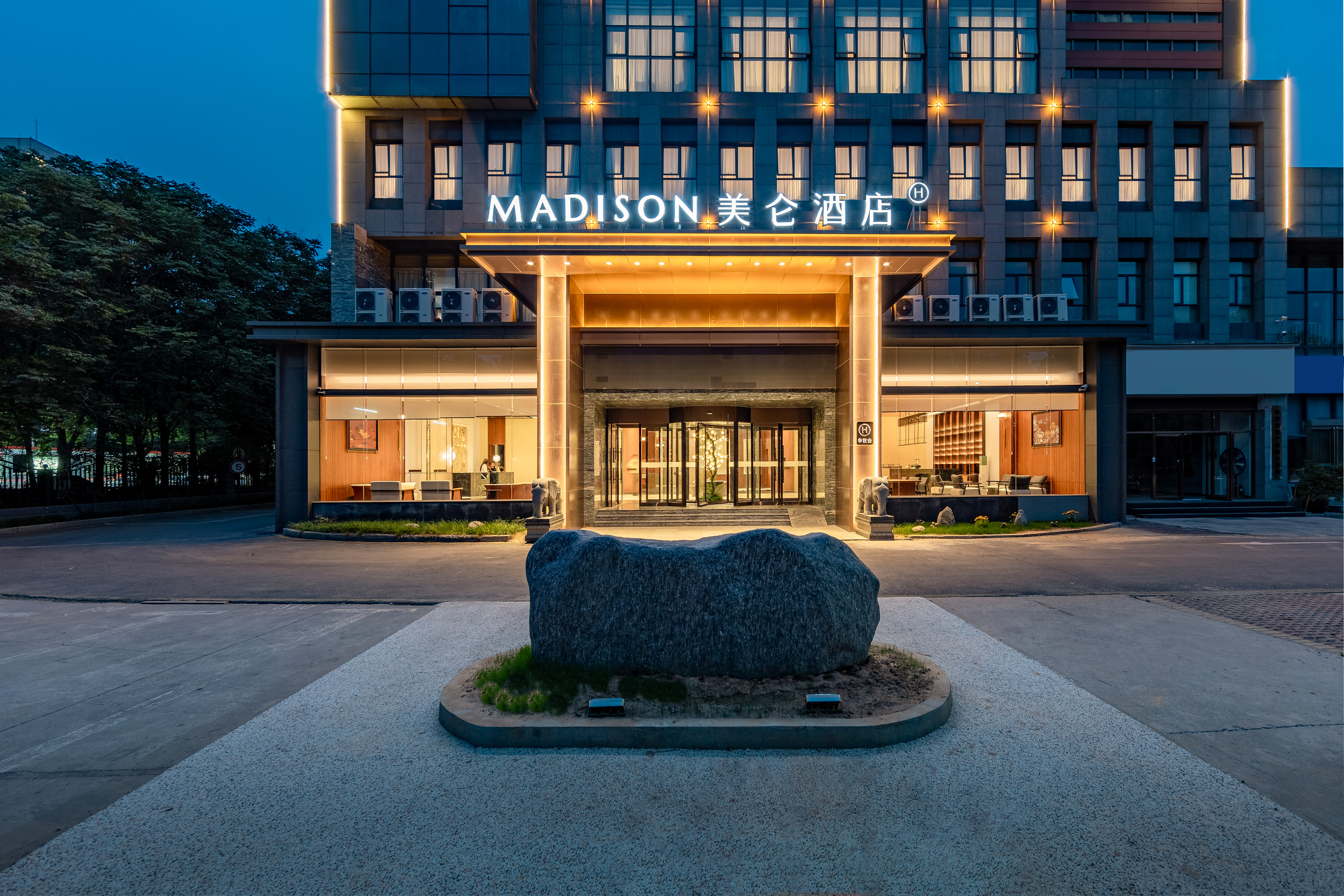 郑州高新区莲花街美仑酒店