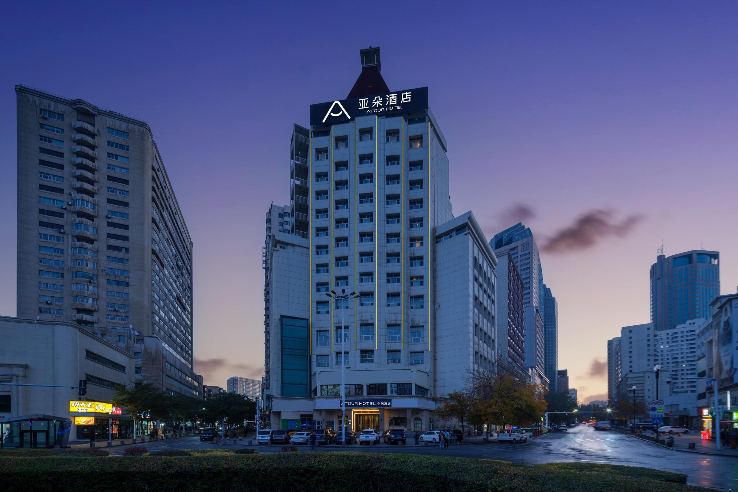 乌鲁木齐国际大巴扎人民电影院亚朵酒店