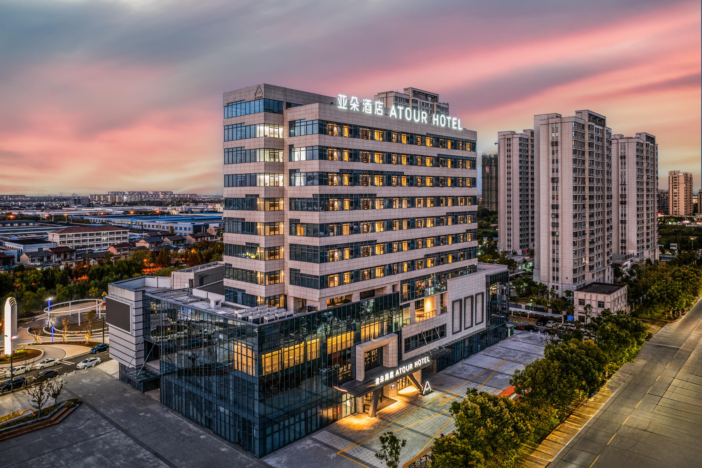 高邮经济开发区服装城亚朵酒店