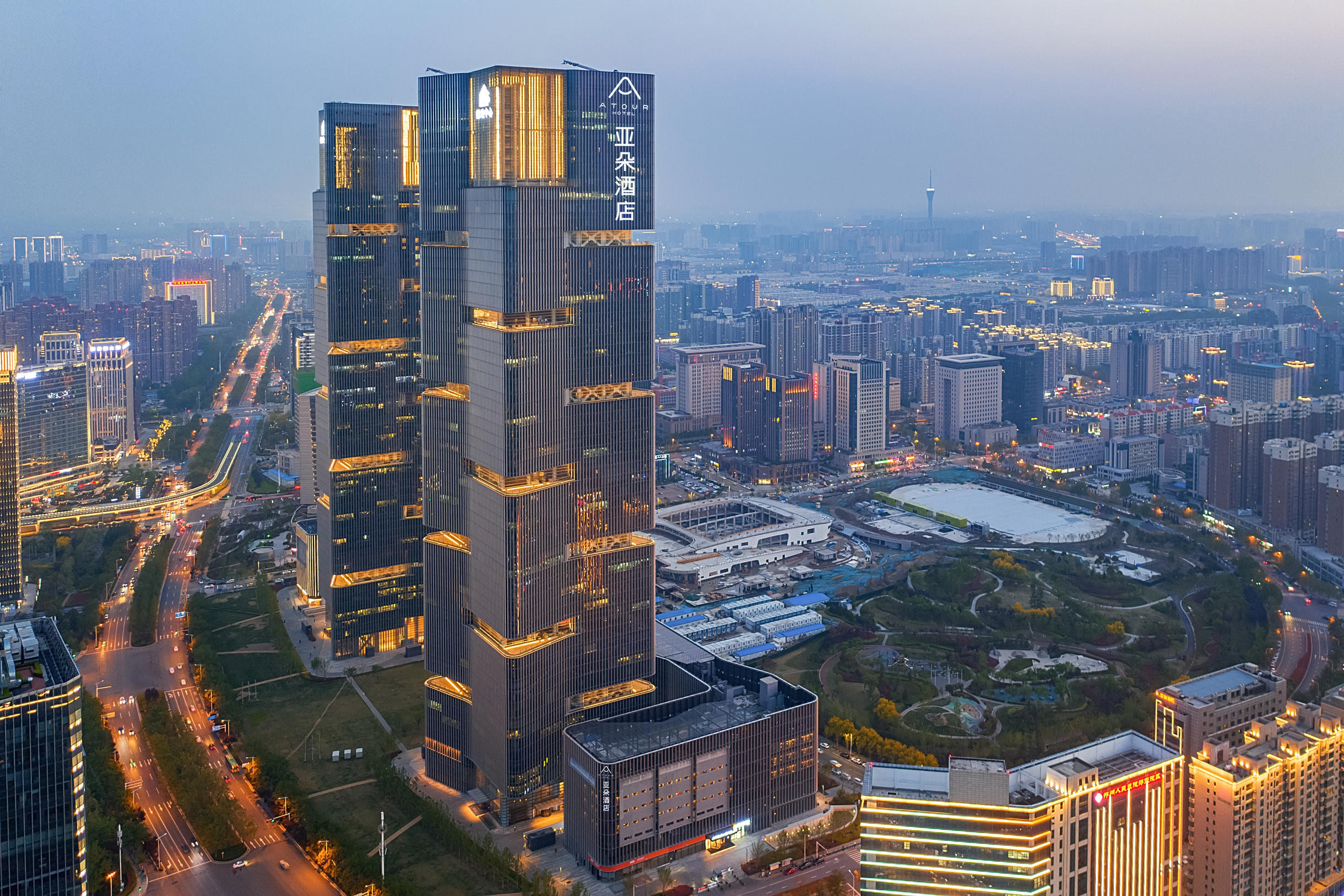 郑州高铁东站亚朵酒店