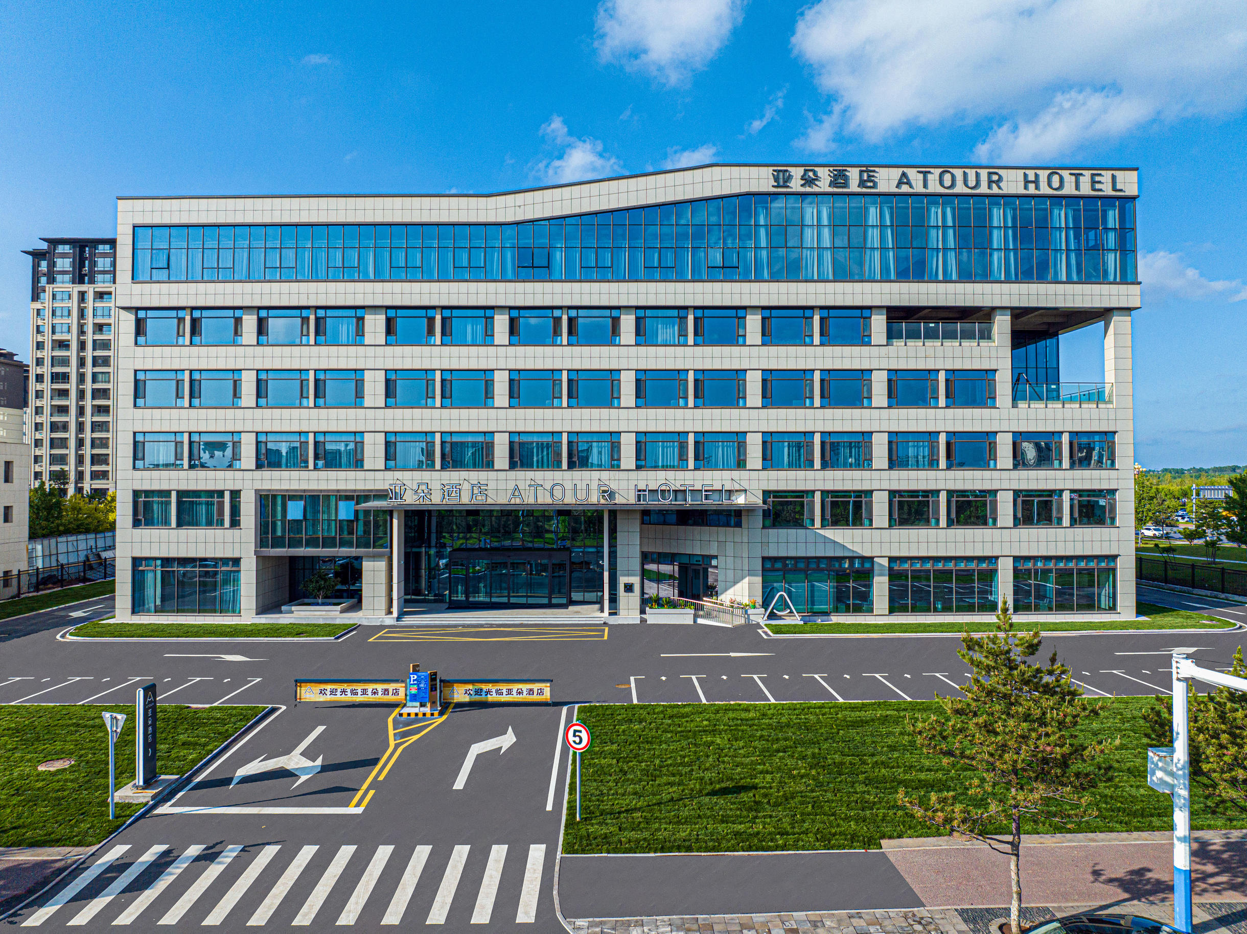 梅河口东北不夜城海龙湖亚朵酒店