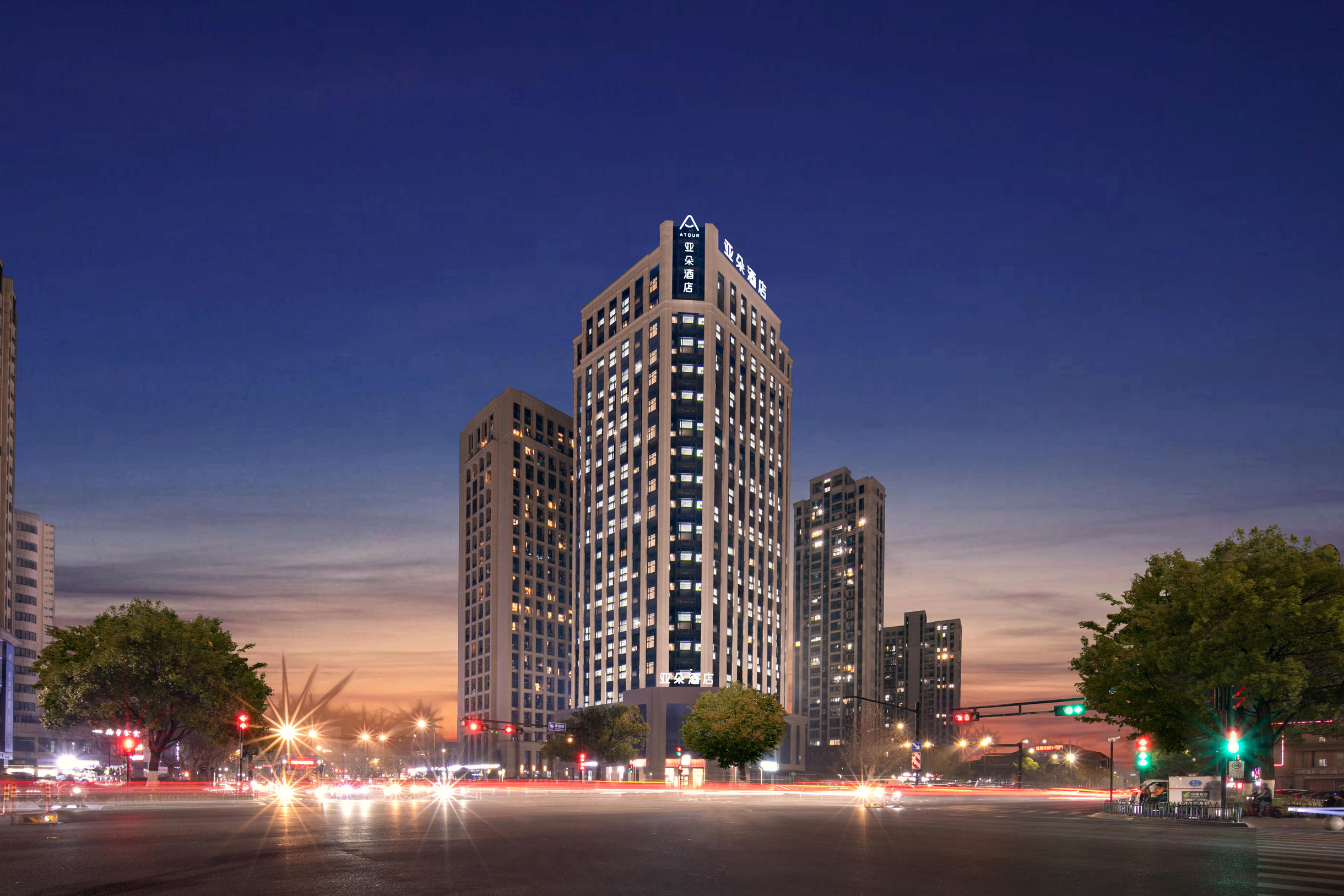 杭州萧山火车南站萧绍路亚朵酒店