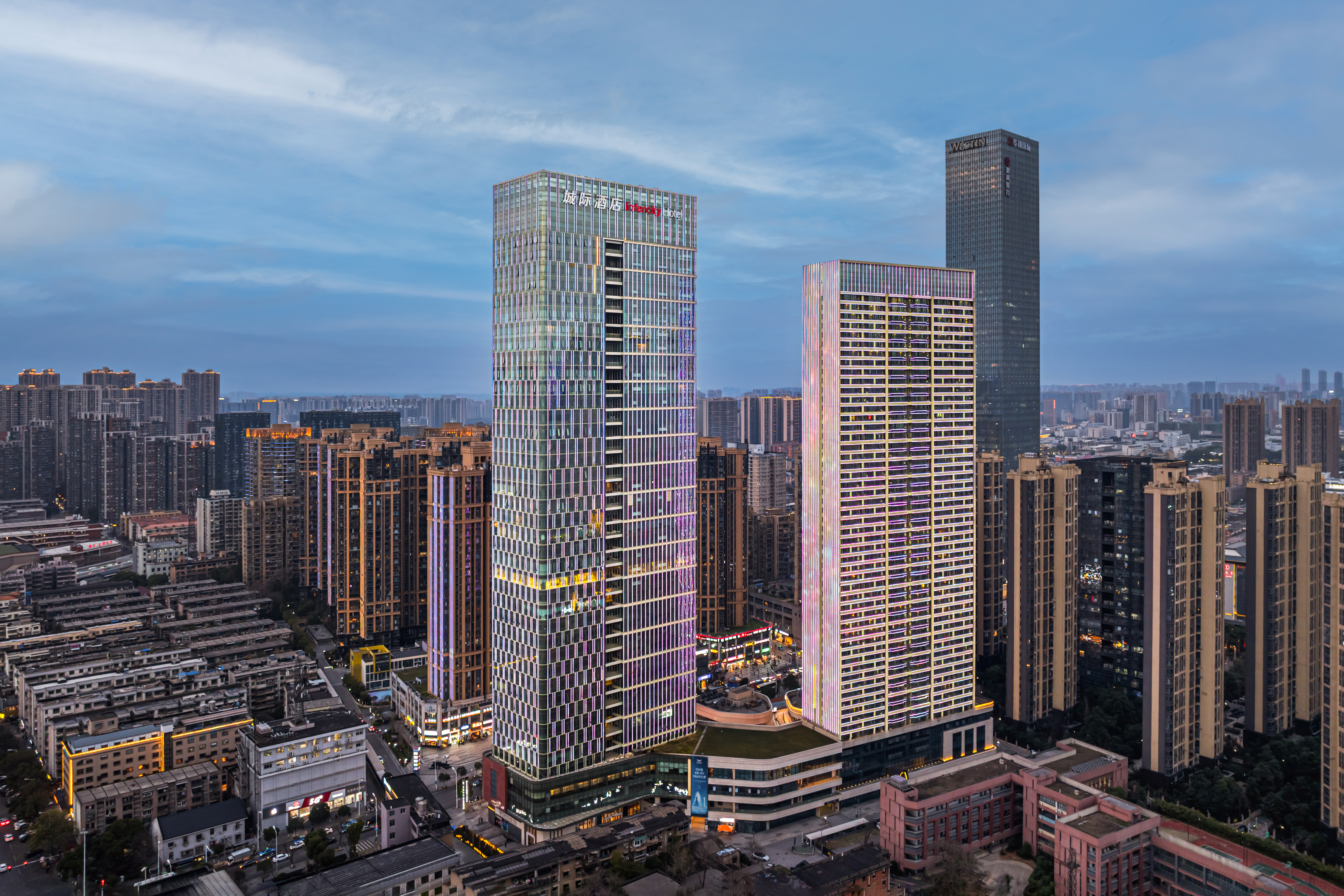 长沙五一广场古开福寺江景城际酒店