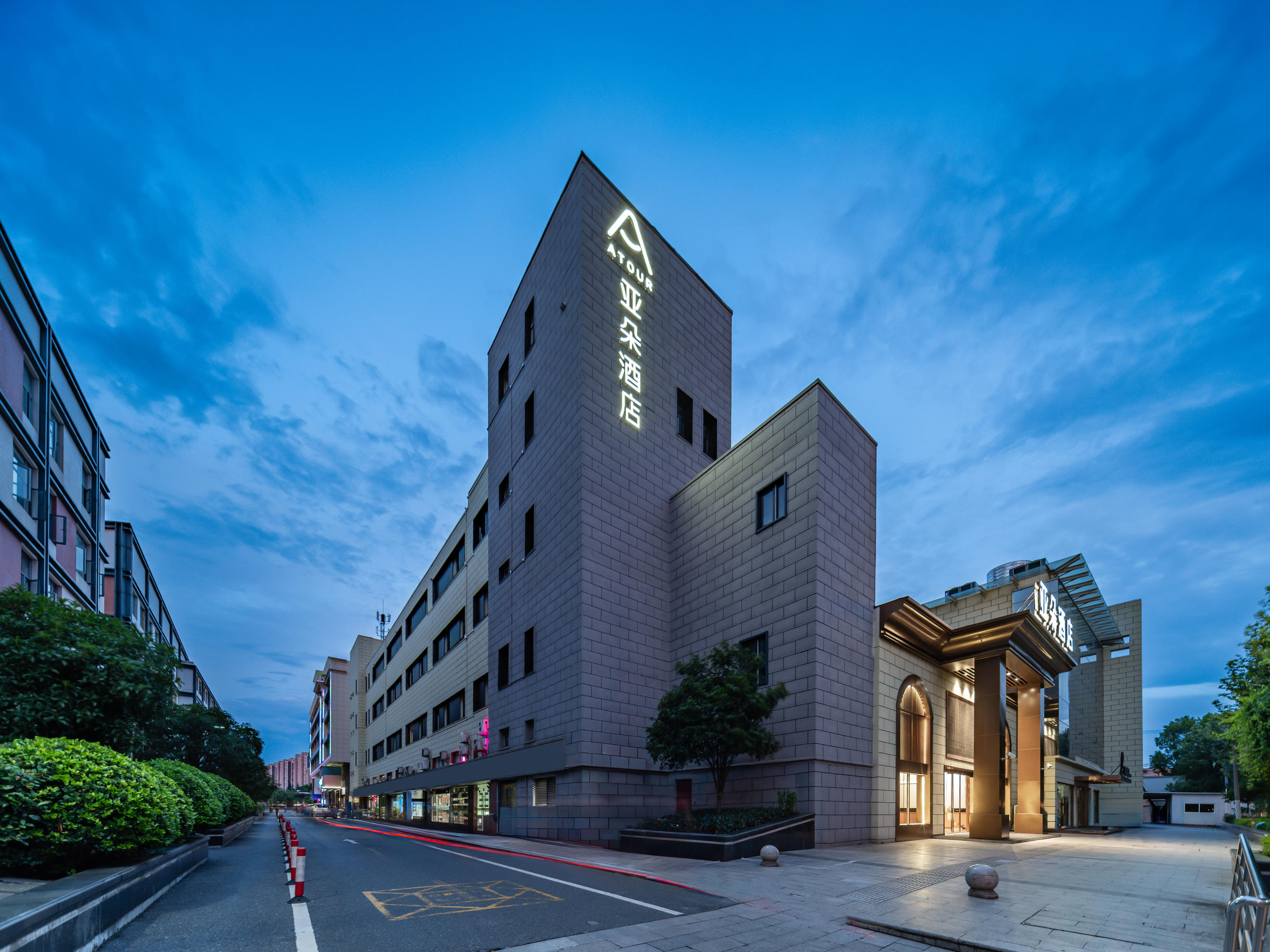 上海徐汇华泾亚朵酒店