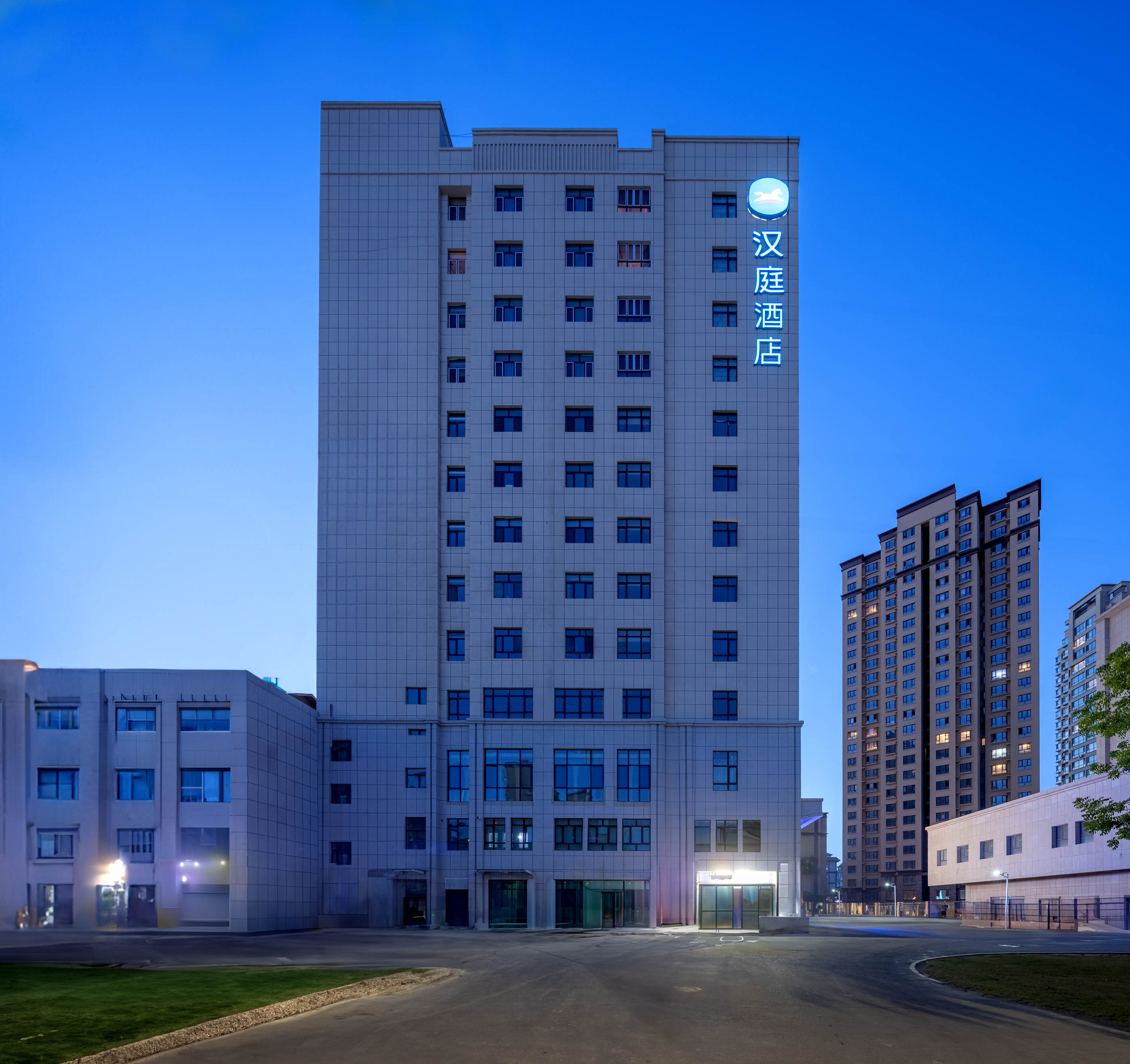 汉庭伊宁上海路七彩城酒店