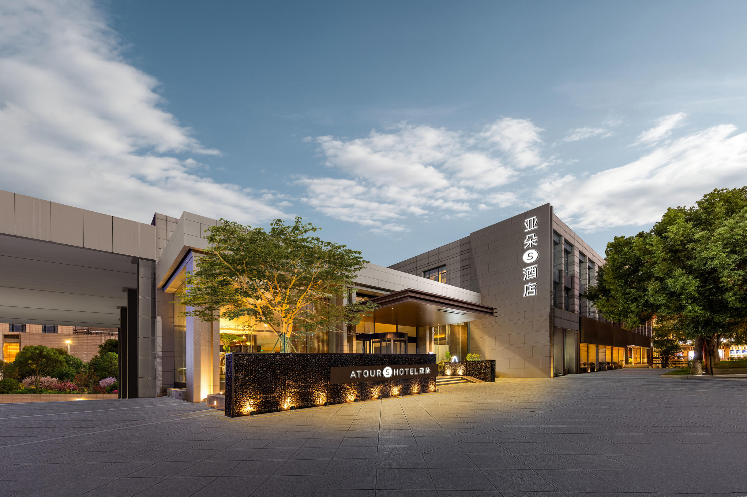 宁波东部新城阪急亚朵S酒店