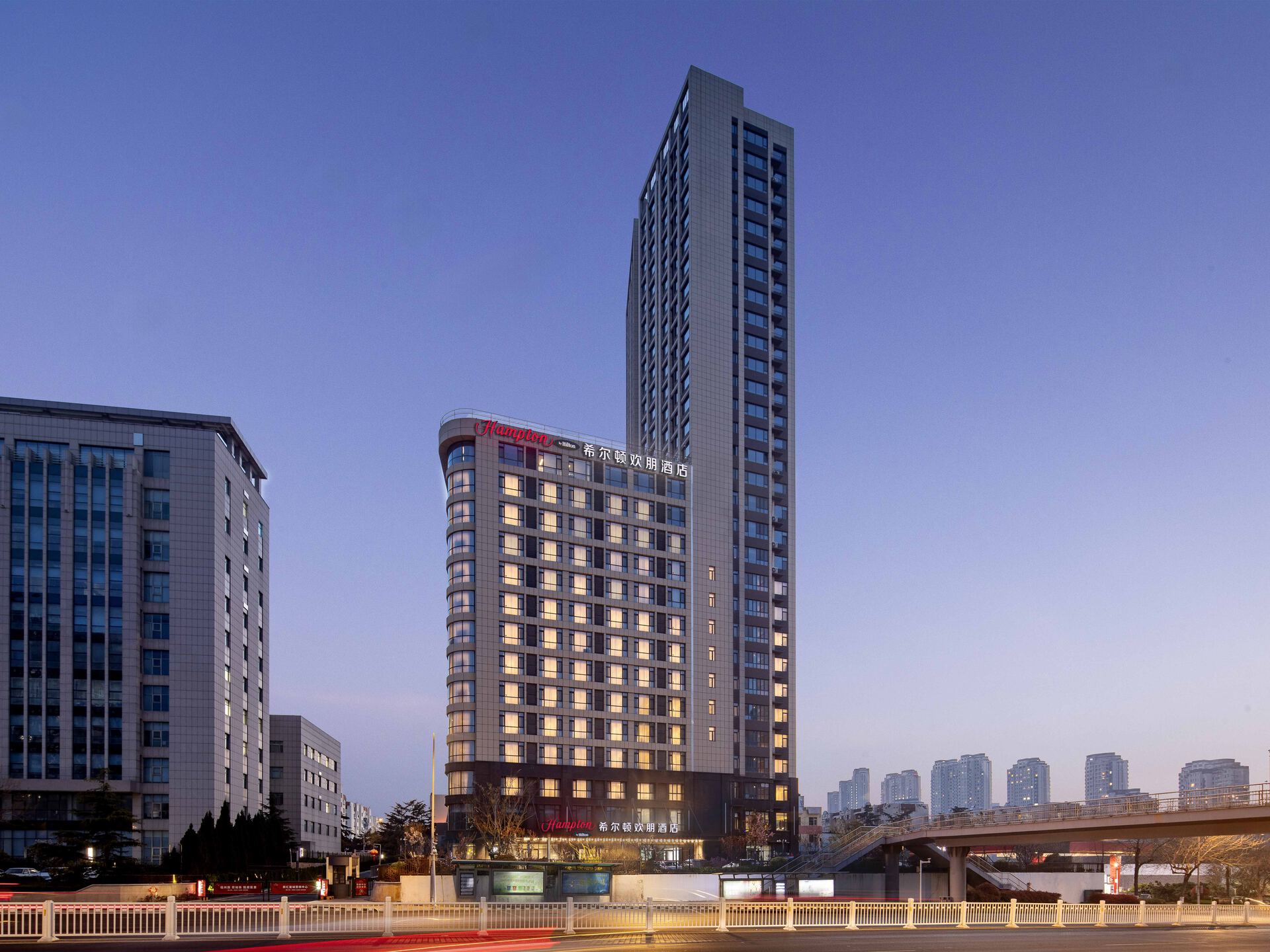 青岛中央商务区希尔顿欢朋酒店