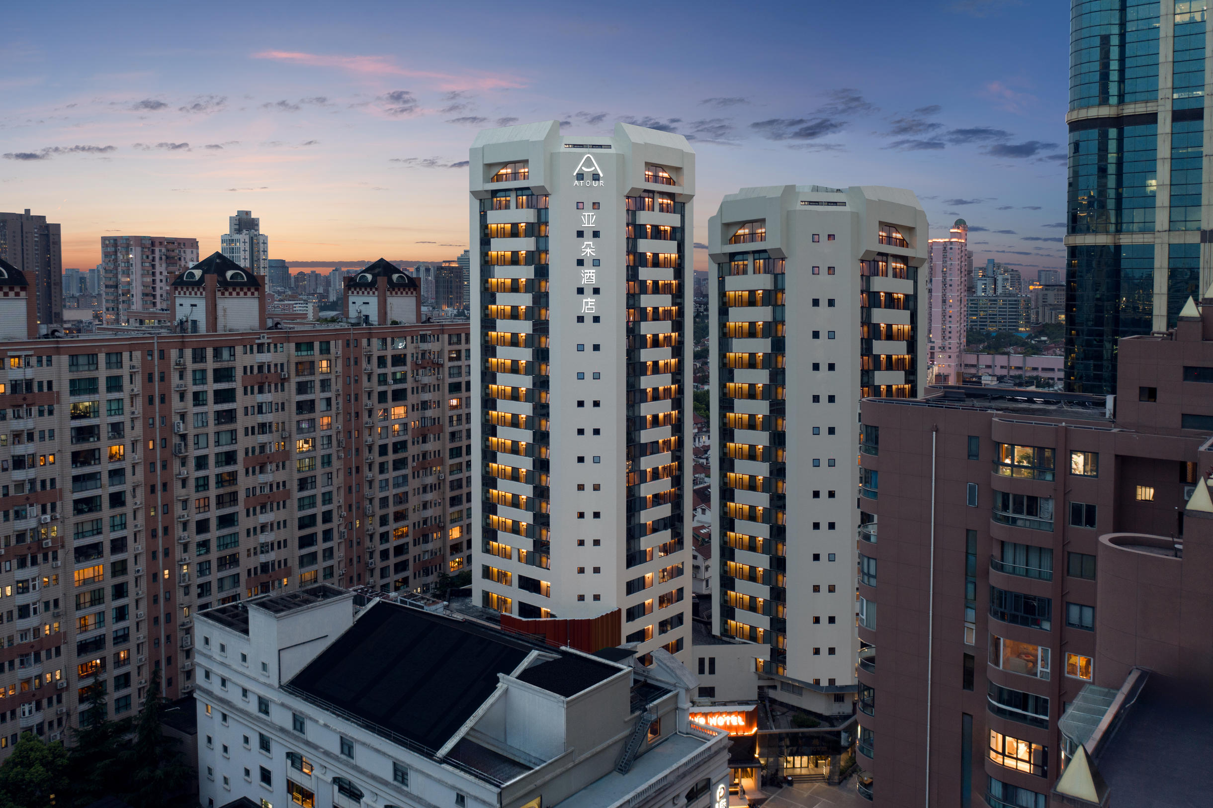 上海静安寺南京西路亚朵酒店