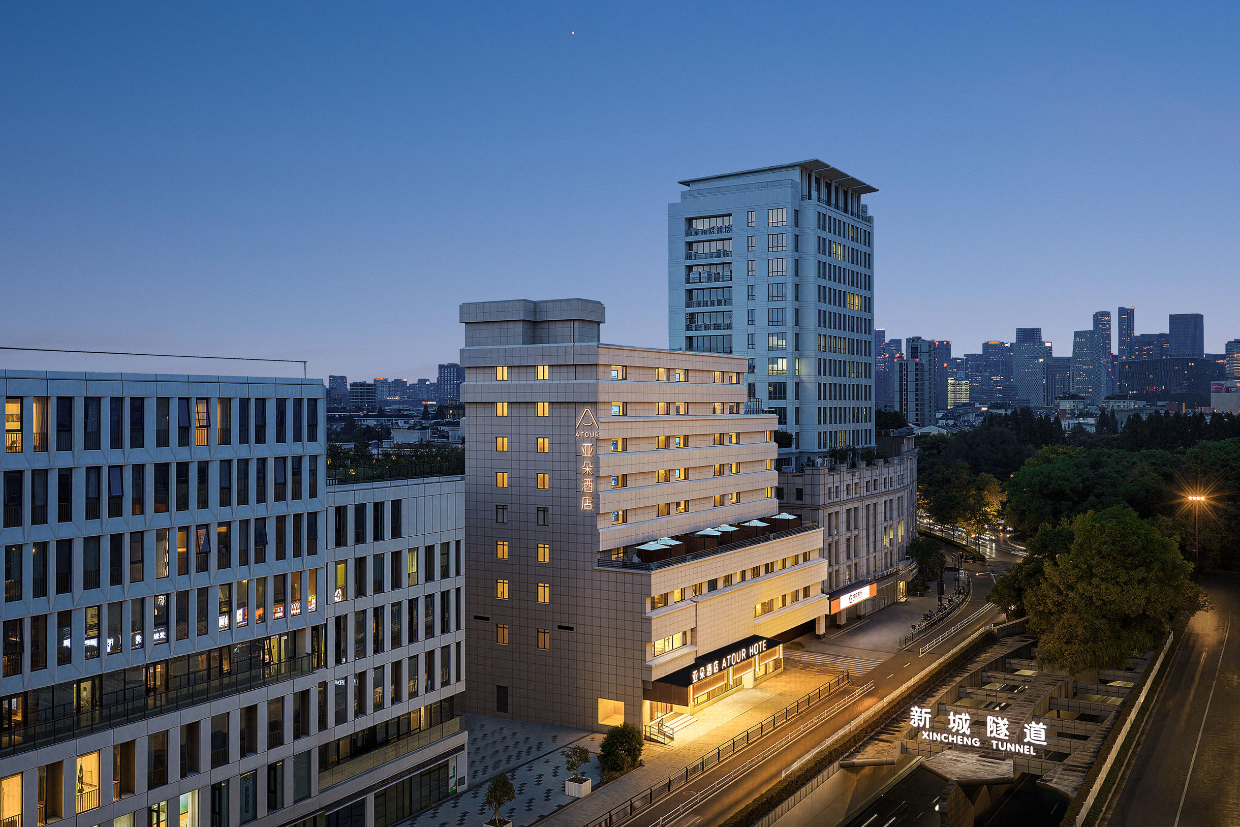 杭州河坊街解放路亚朵酒店