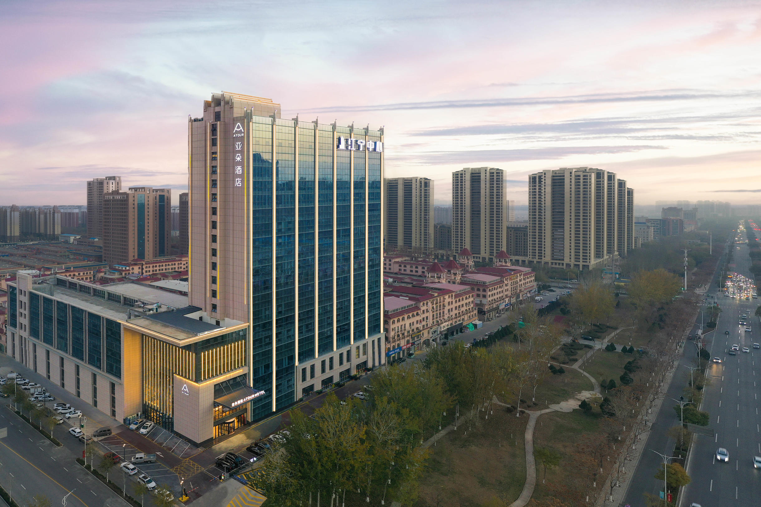 银川丽景北街江宁中心亚朵酒店