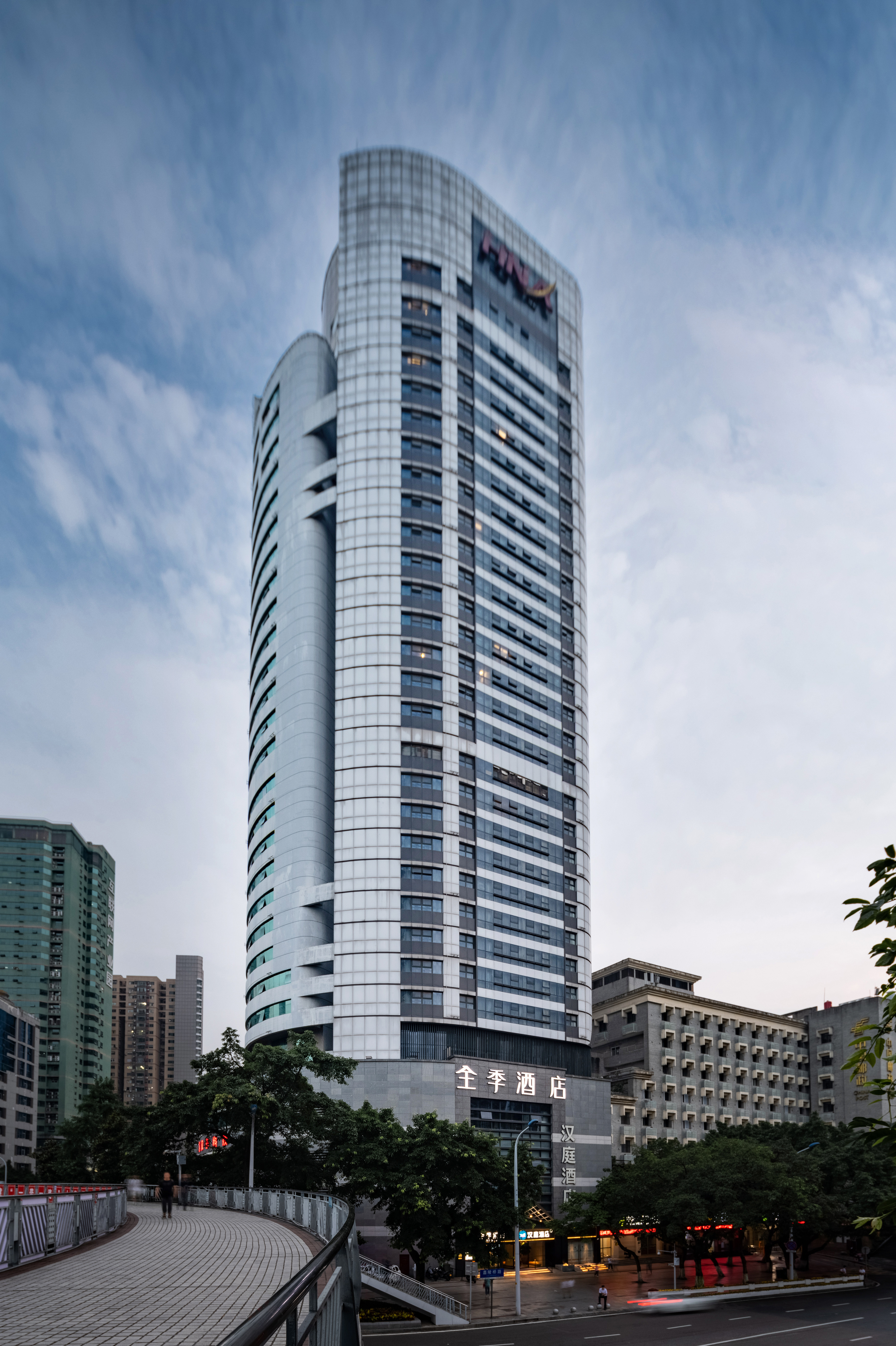 汉庭重庆李子坝牛角沱地铁站酒店