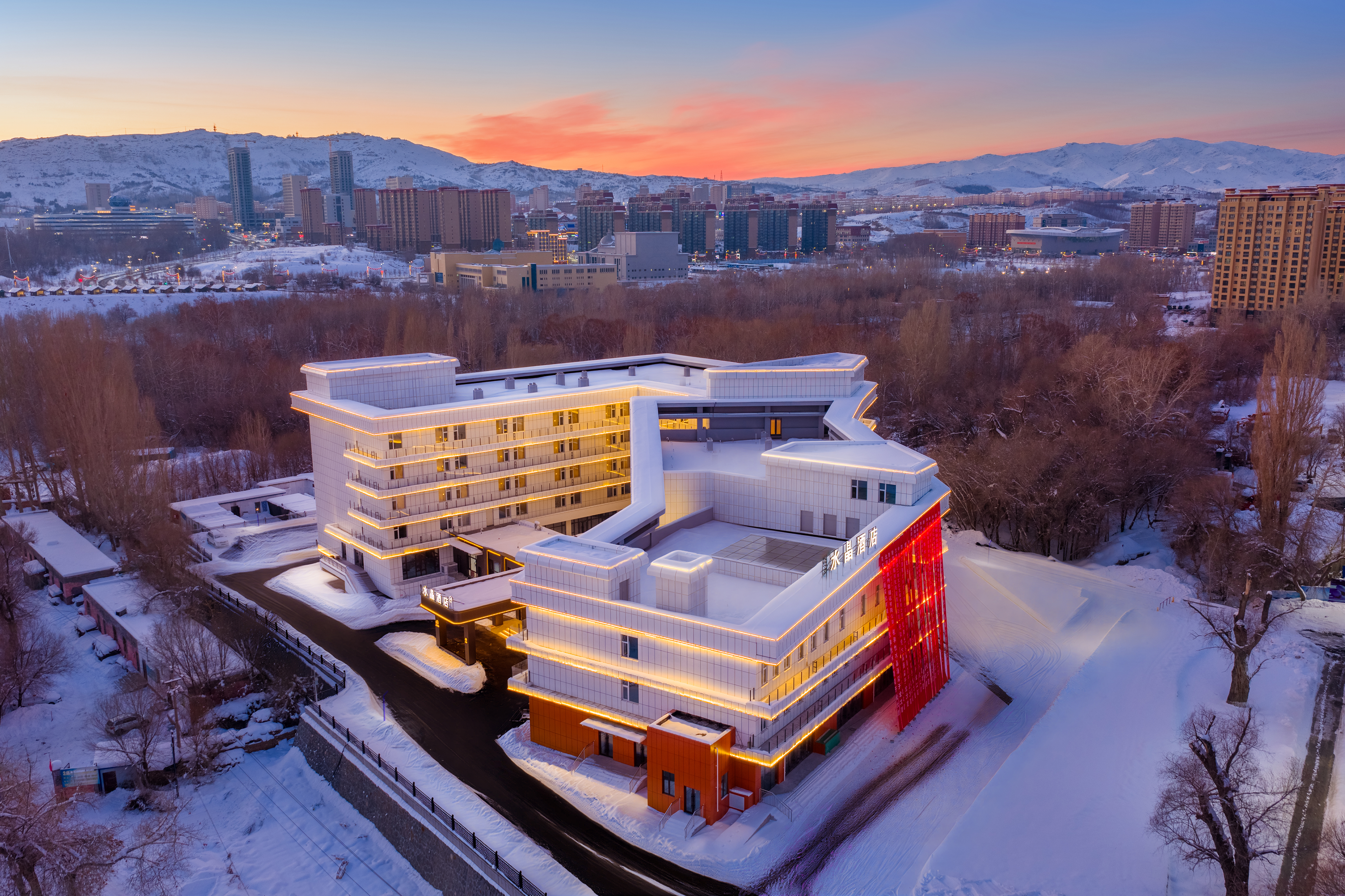 阿勒泰桔子水晶酒店