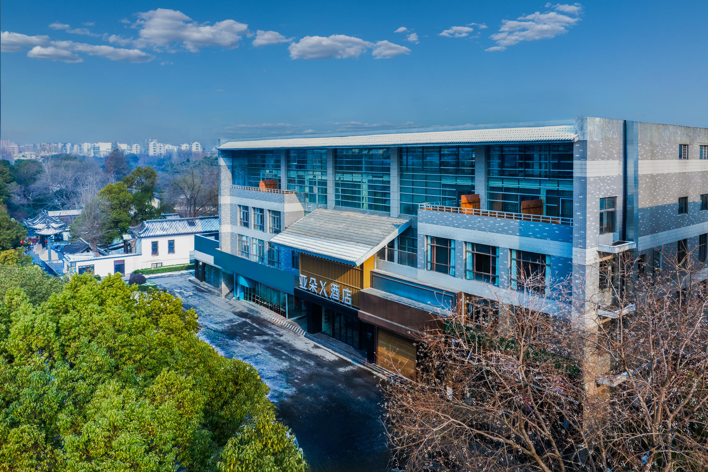 南京莫愁湖水西门大街亚朵X酒店