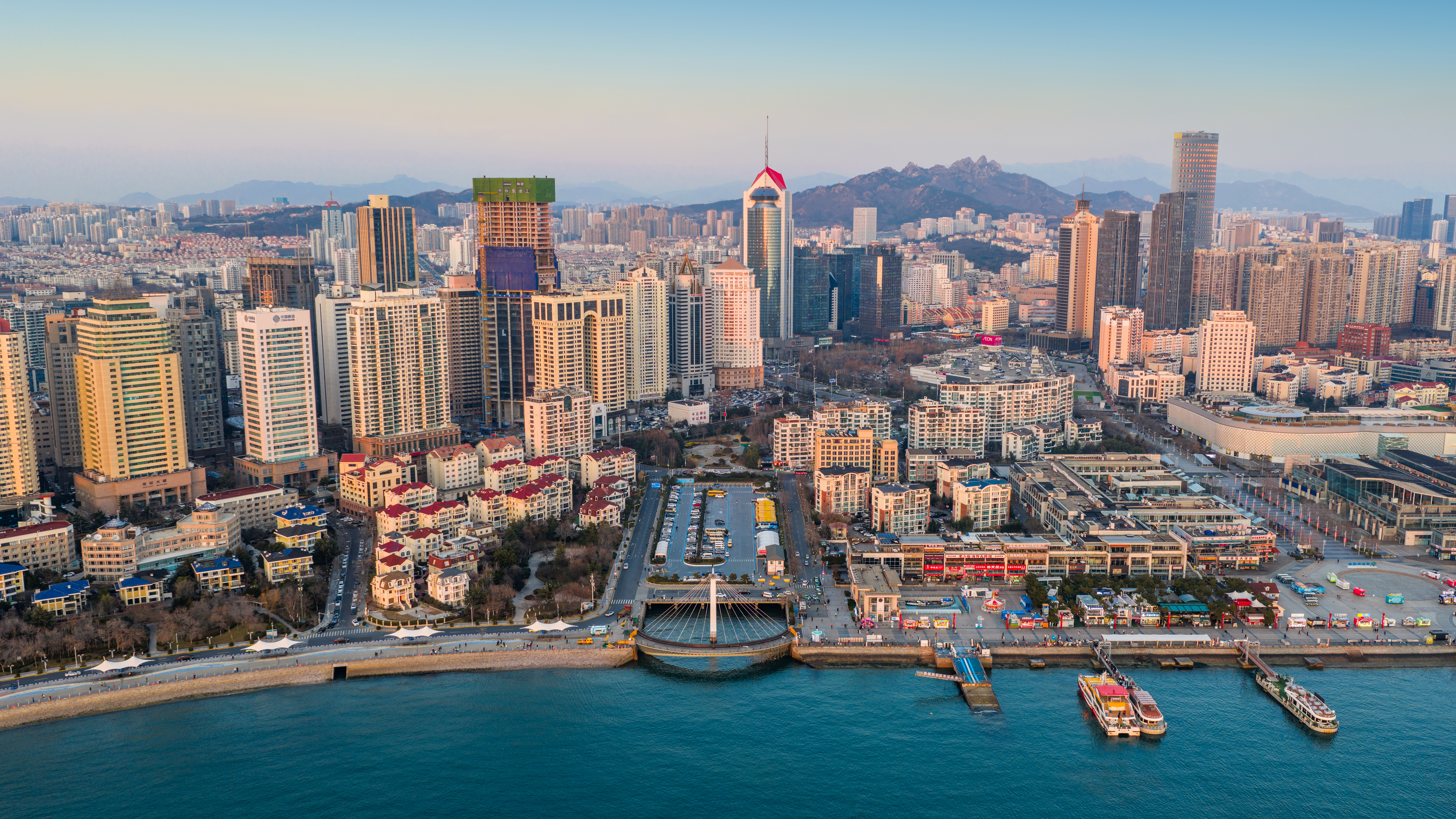 青岛五四广场香港中路海景桔子水晶酒店