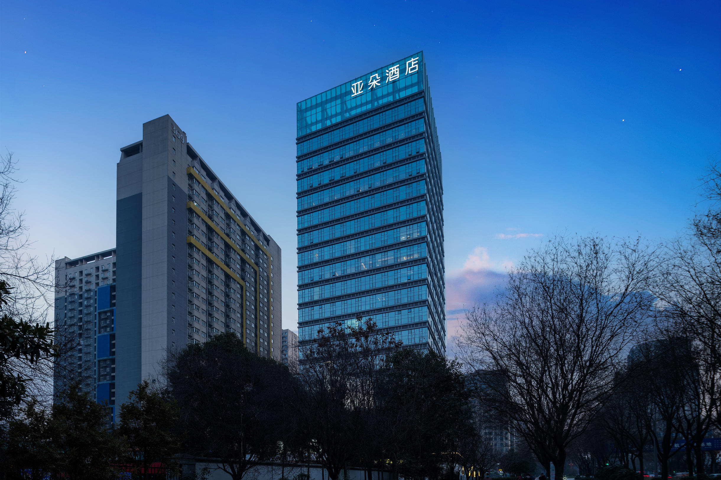 西安雁塔南路金辉广场亚朵酒店