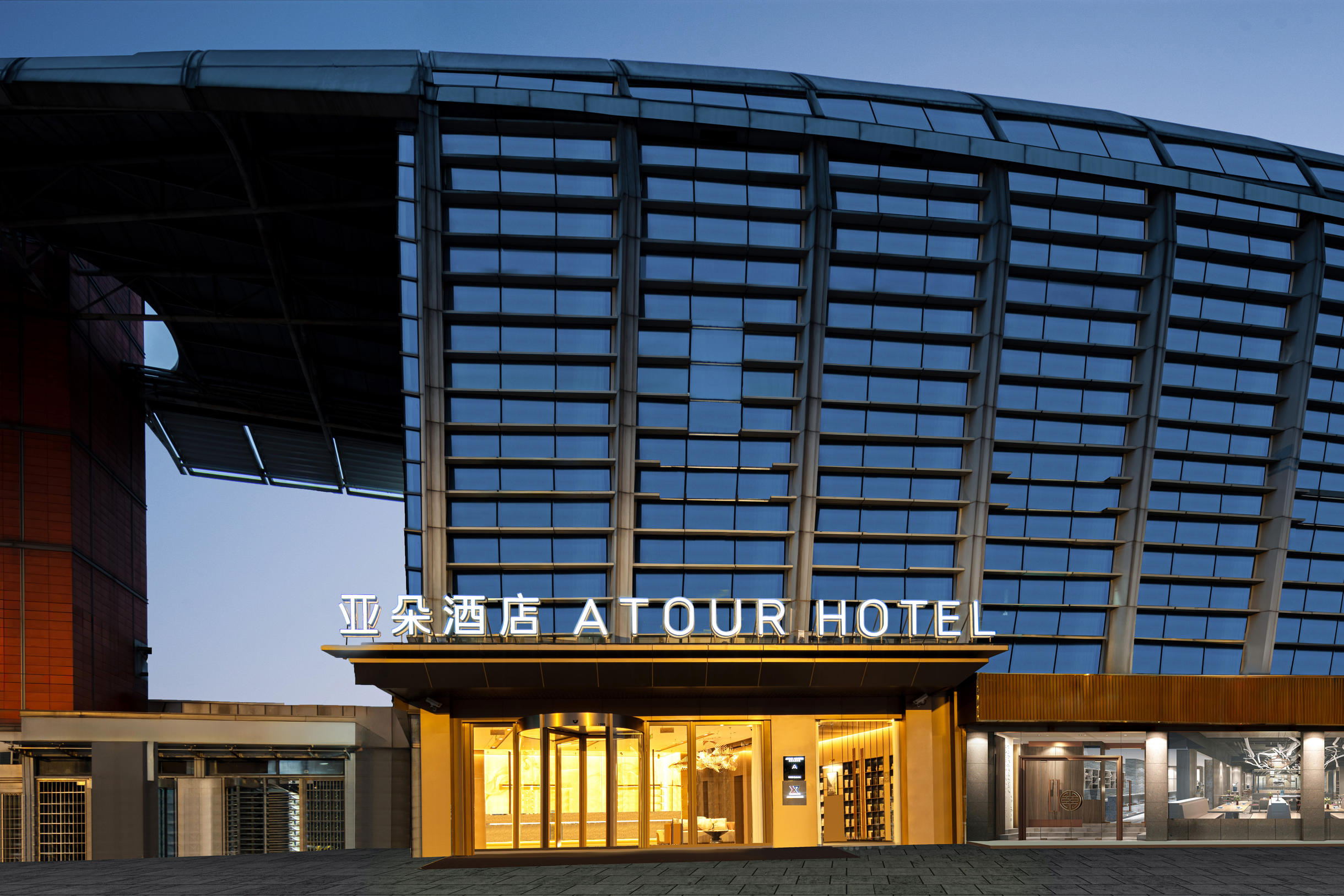 上海南站石龙路亚朵酒店