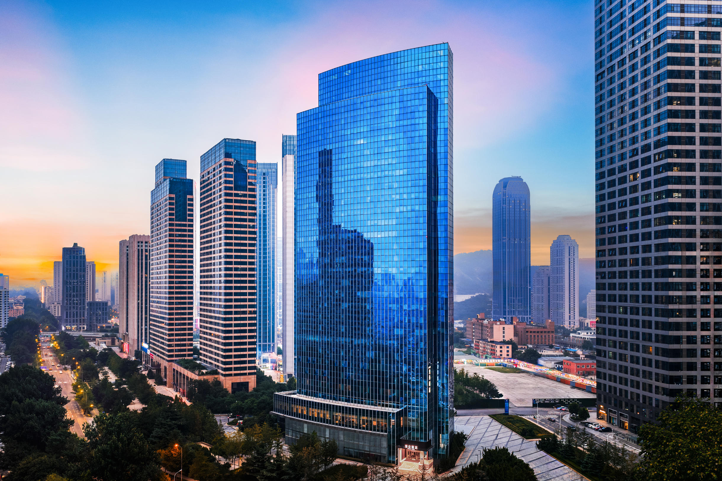 大连星海广场会展中心地铁站亚朵酒店